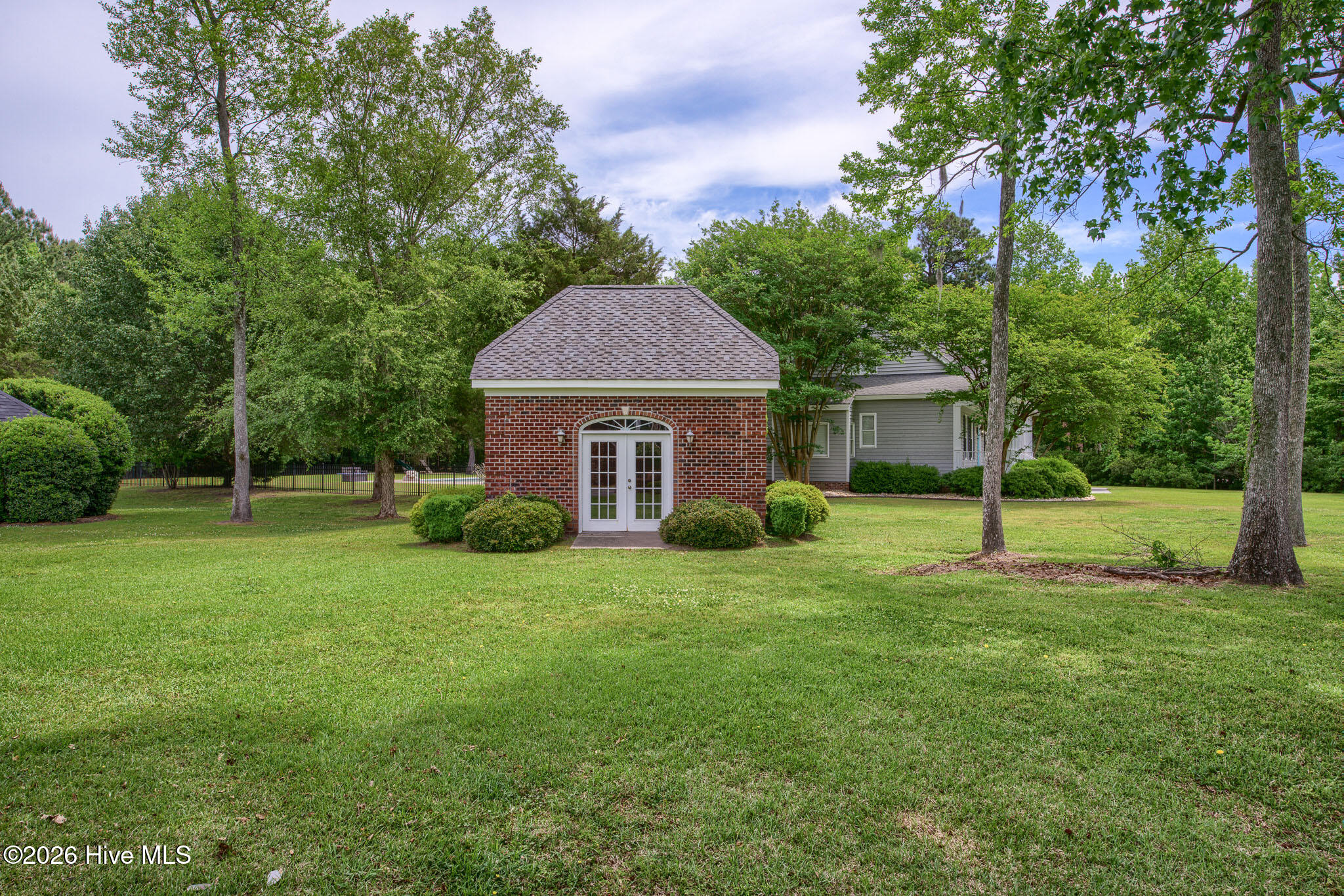 100570266 | Photo 72