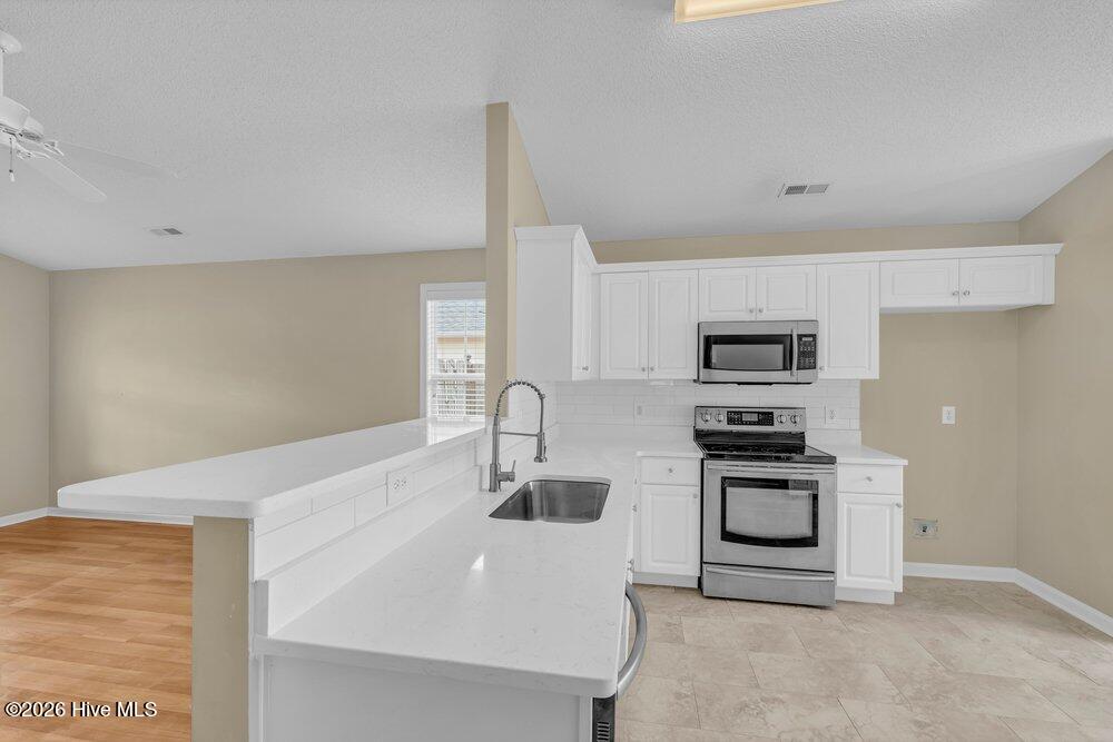 100560042 | Photo 11