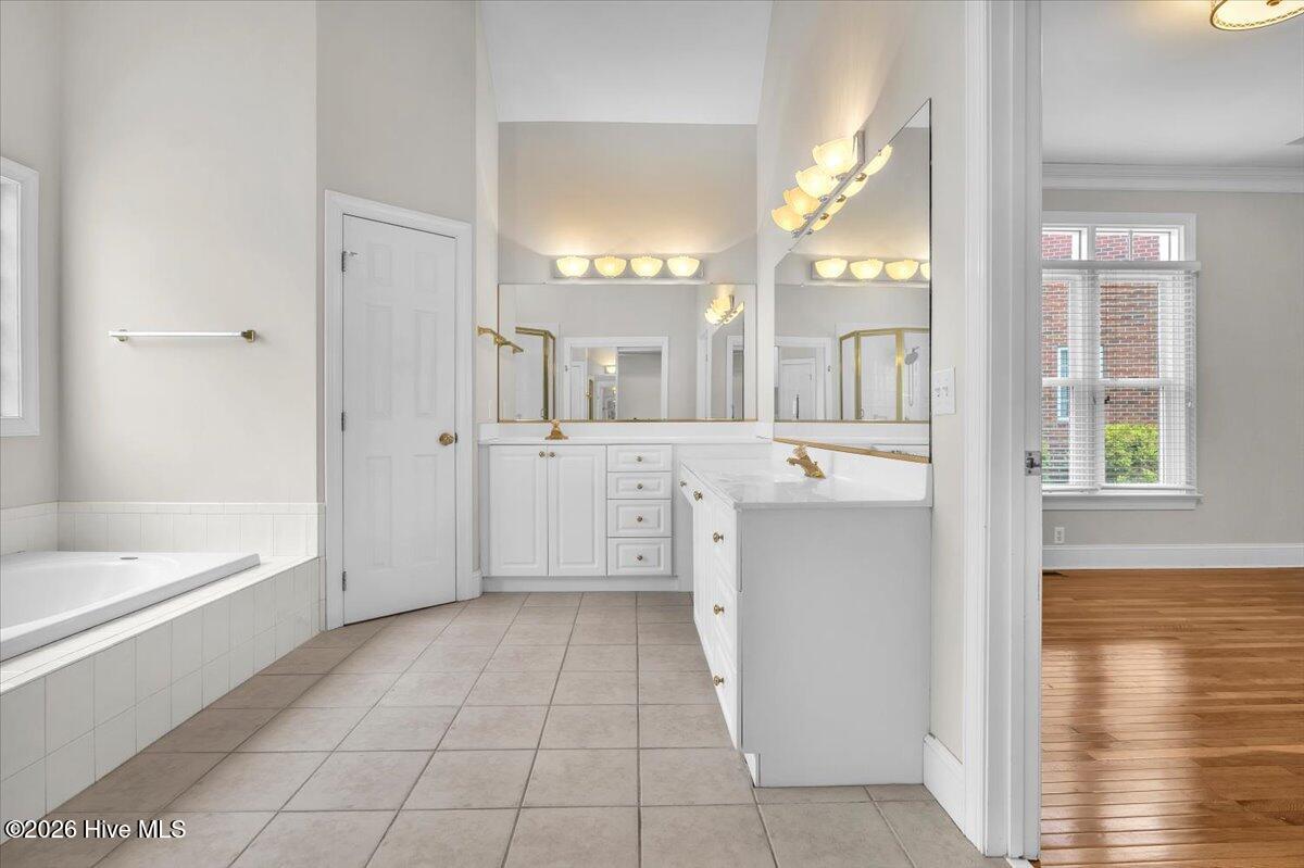 100564445 | Photo 28