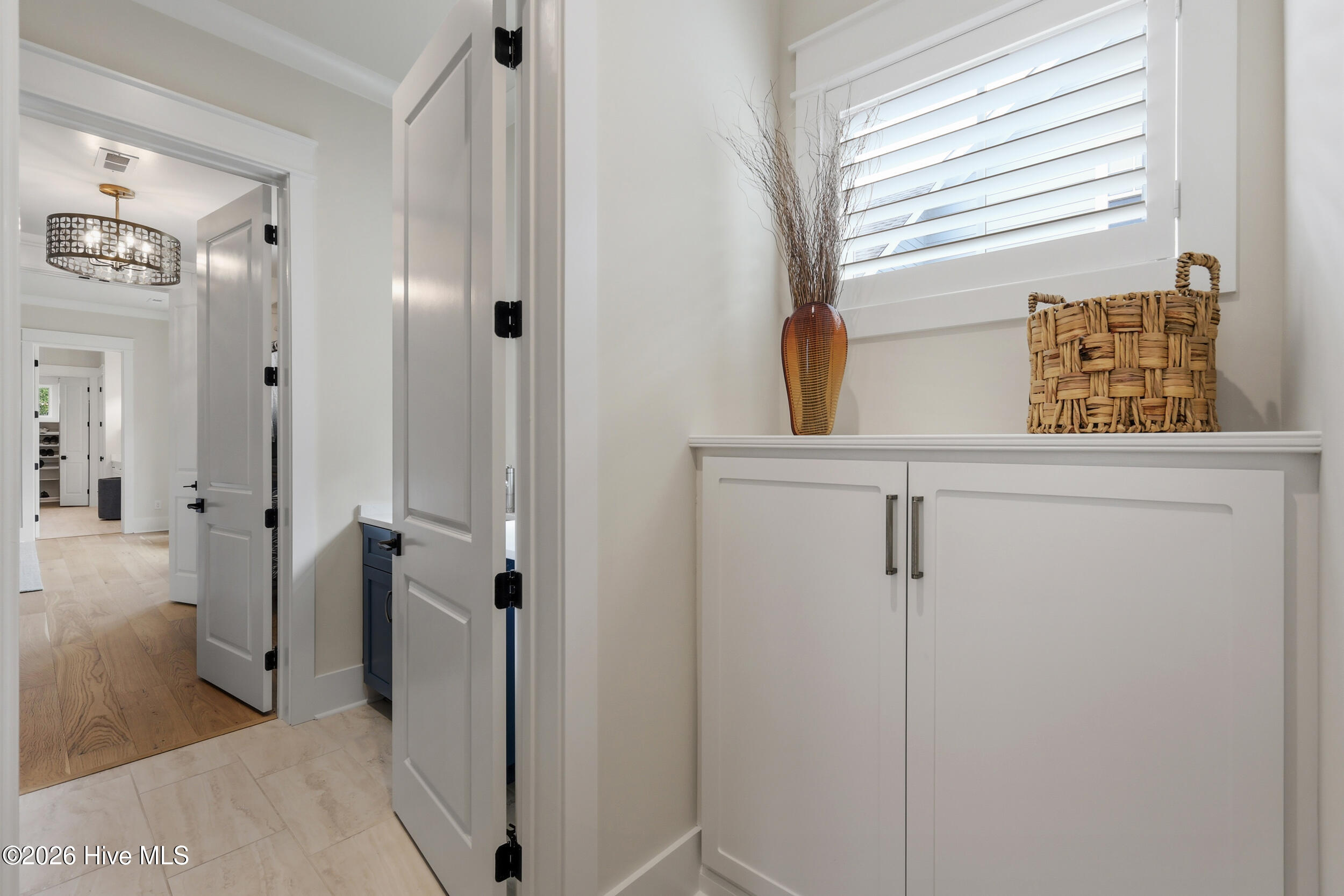 100566937 | Photo 47