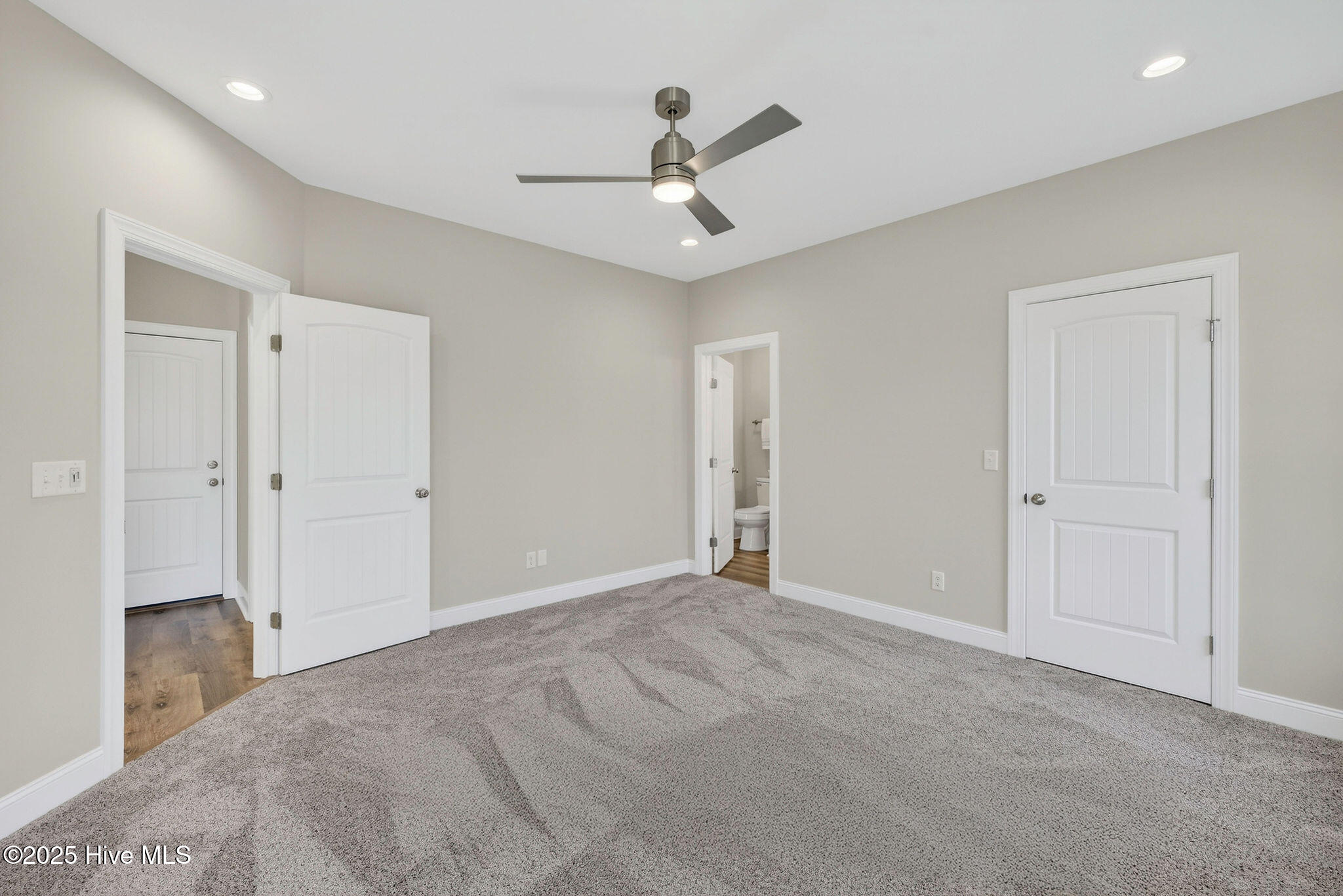 100546683 | Photo 18