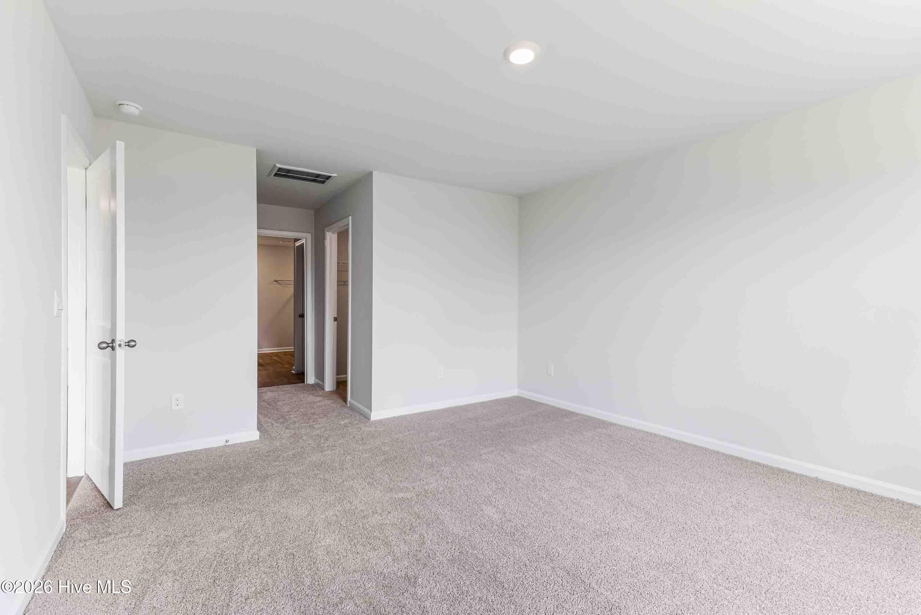 100569617 | Photo 22