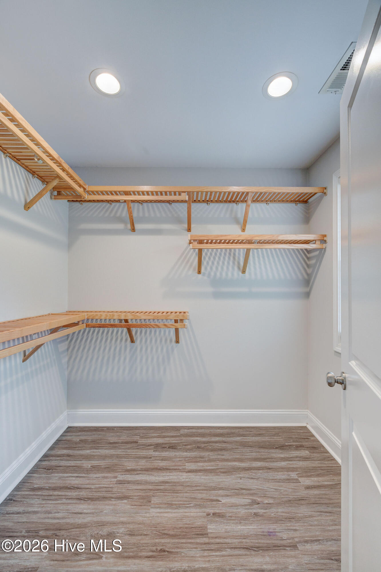 100562693 | Photo 36