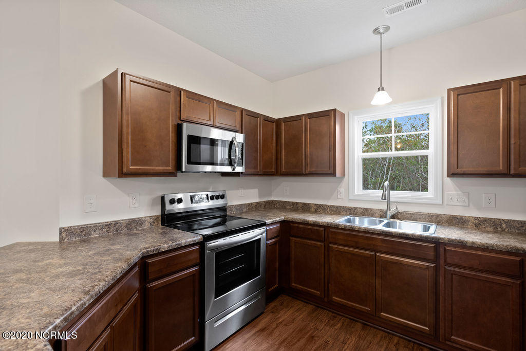 100560140 | Photo 10