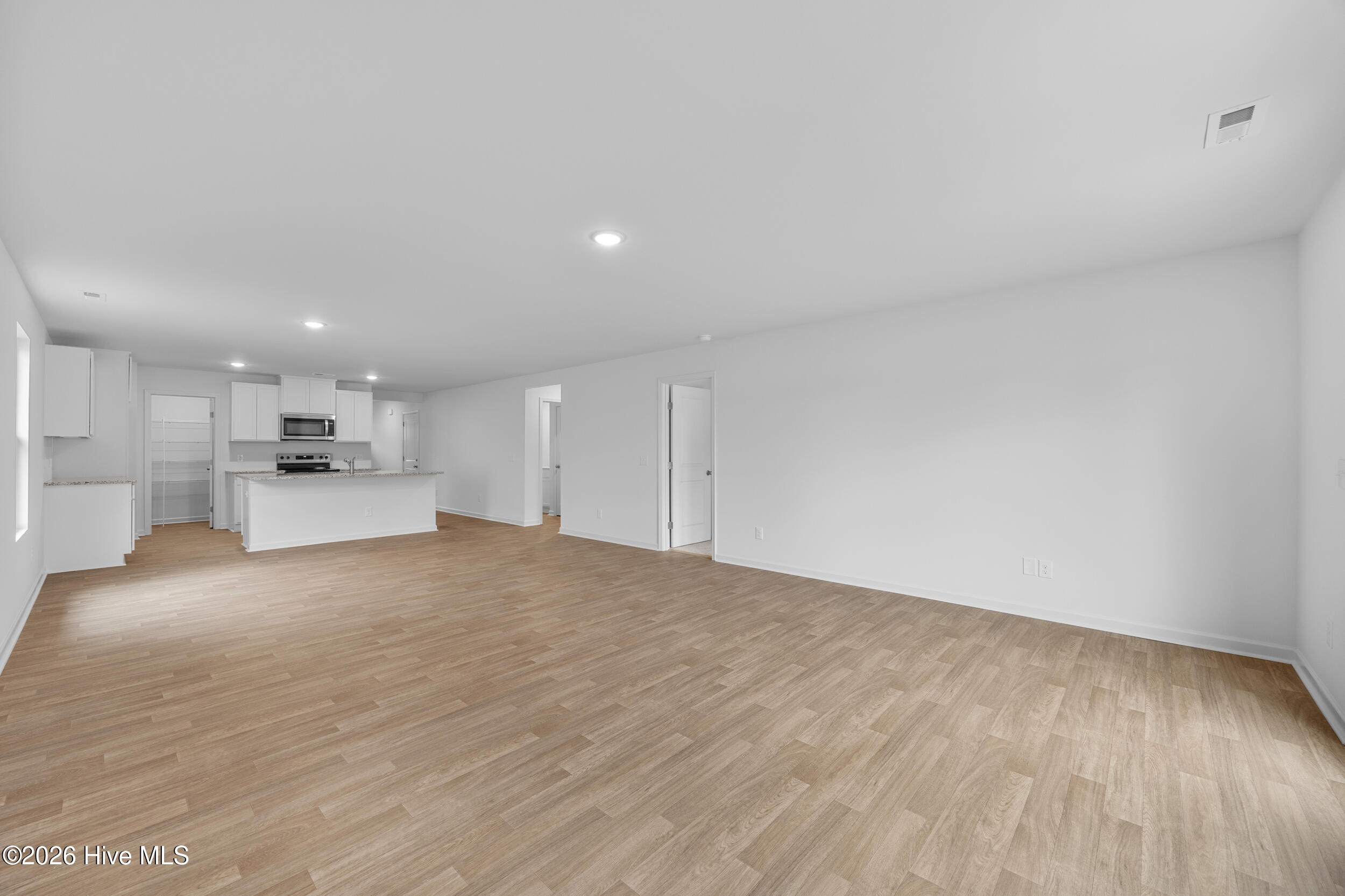 100568116 | Photo 12