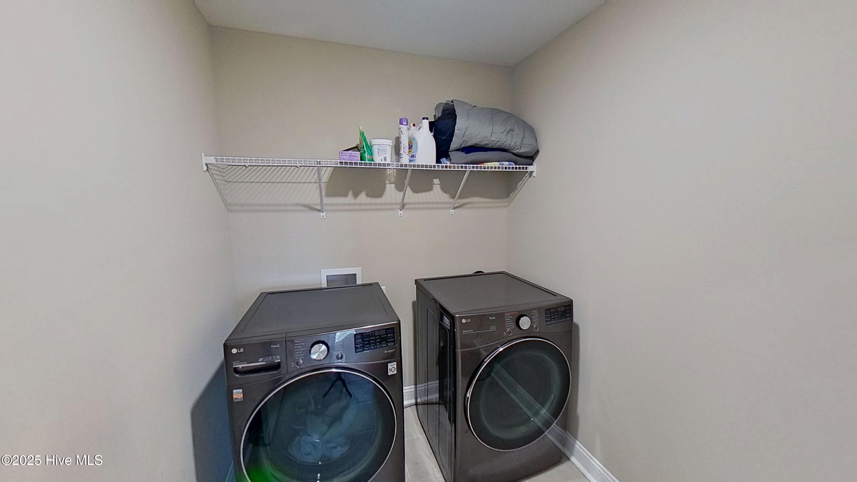 100567217 | Photo 24