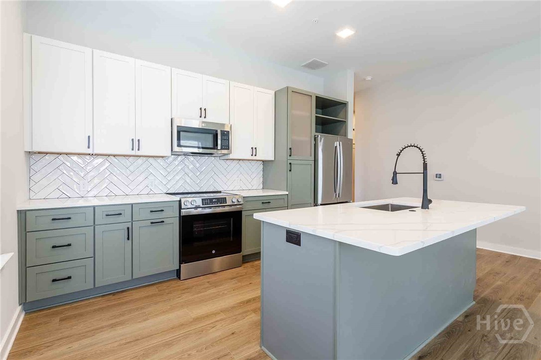 1150 E Perry Lane UNIT B4, Savannah, GA, 31404