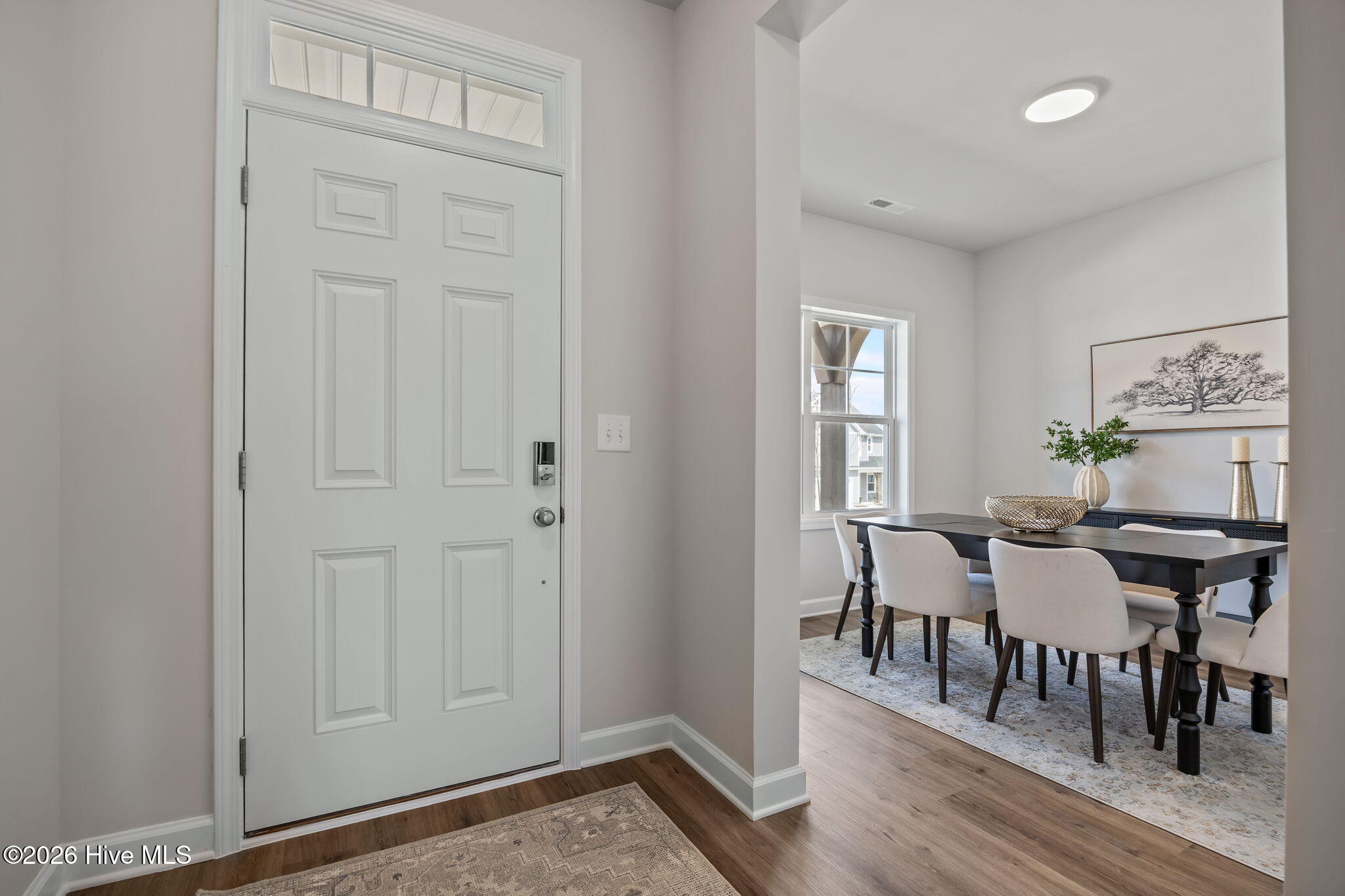 Similar - Entry and Flex Room