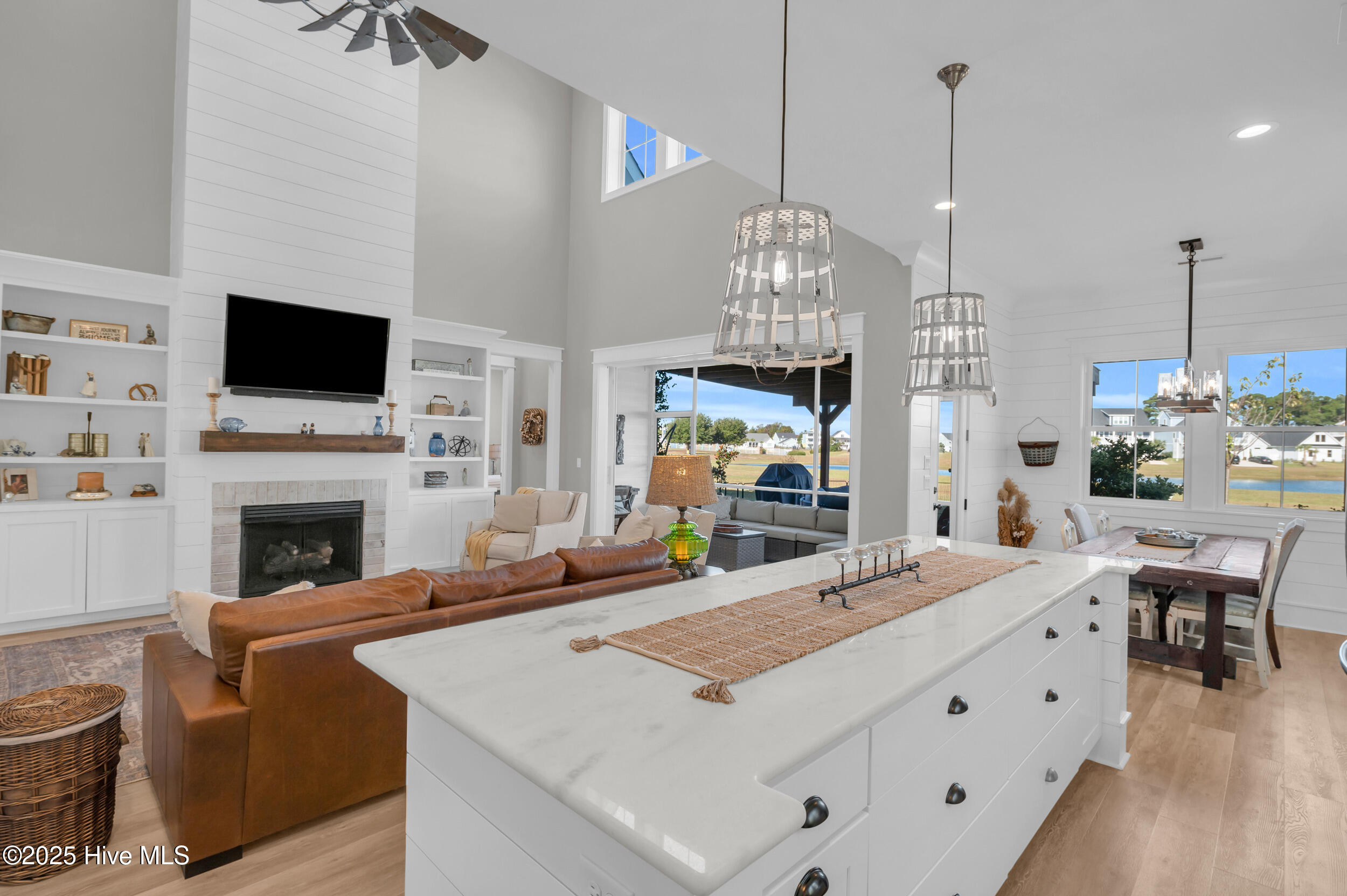 100543268 | Photo 20