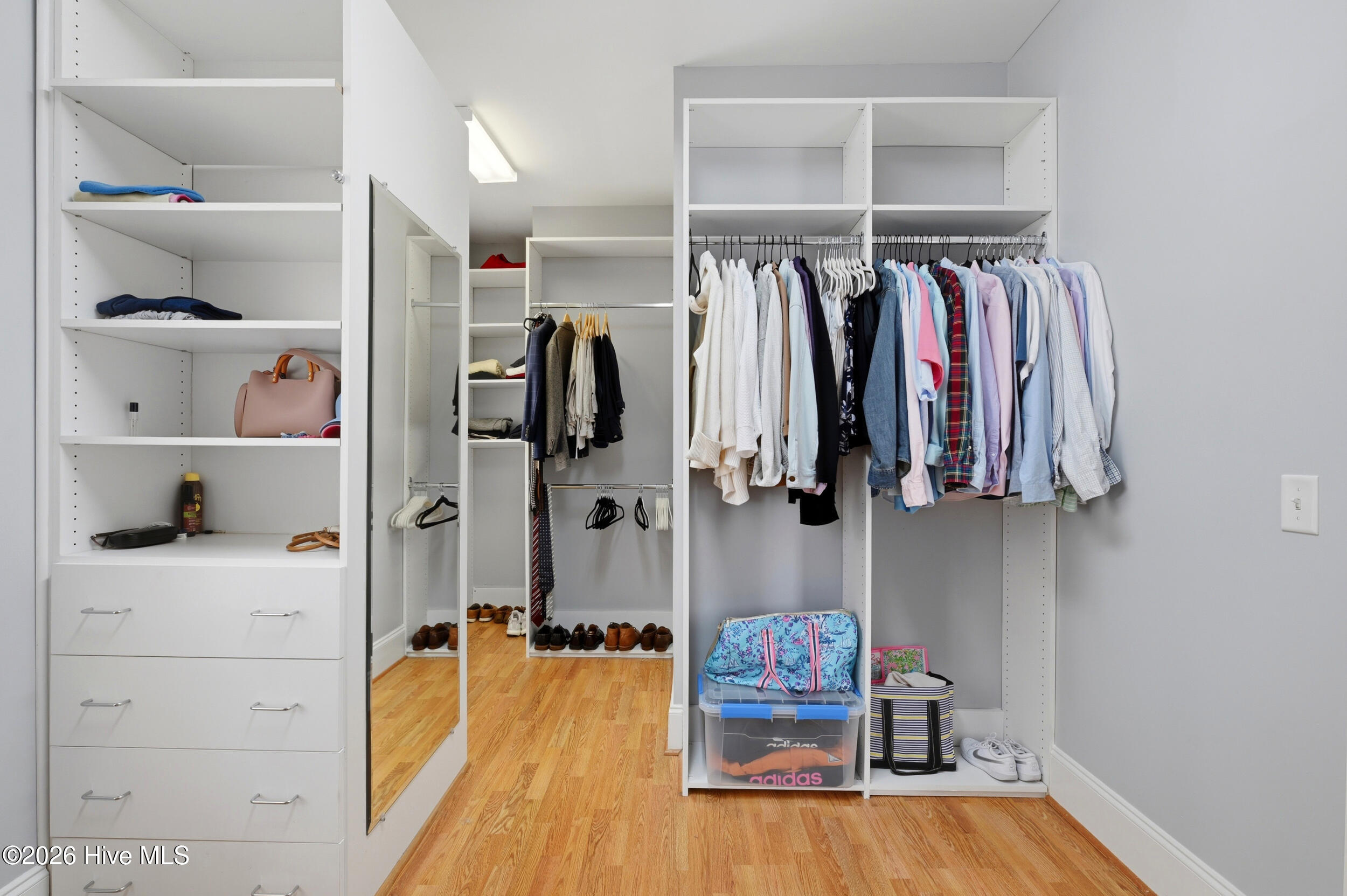 100566106 | Photo 27