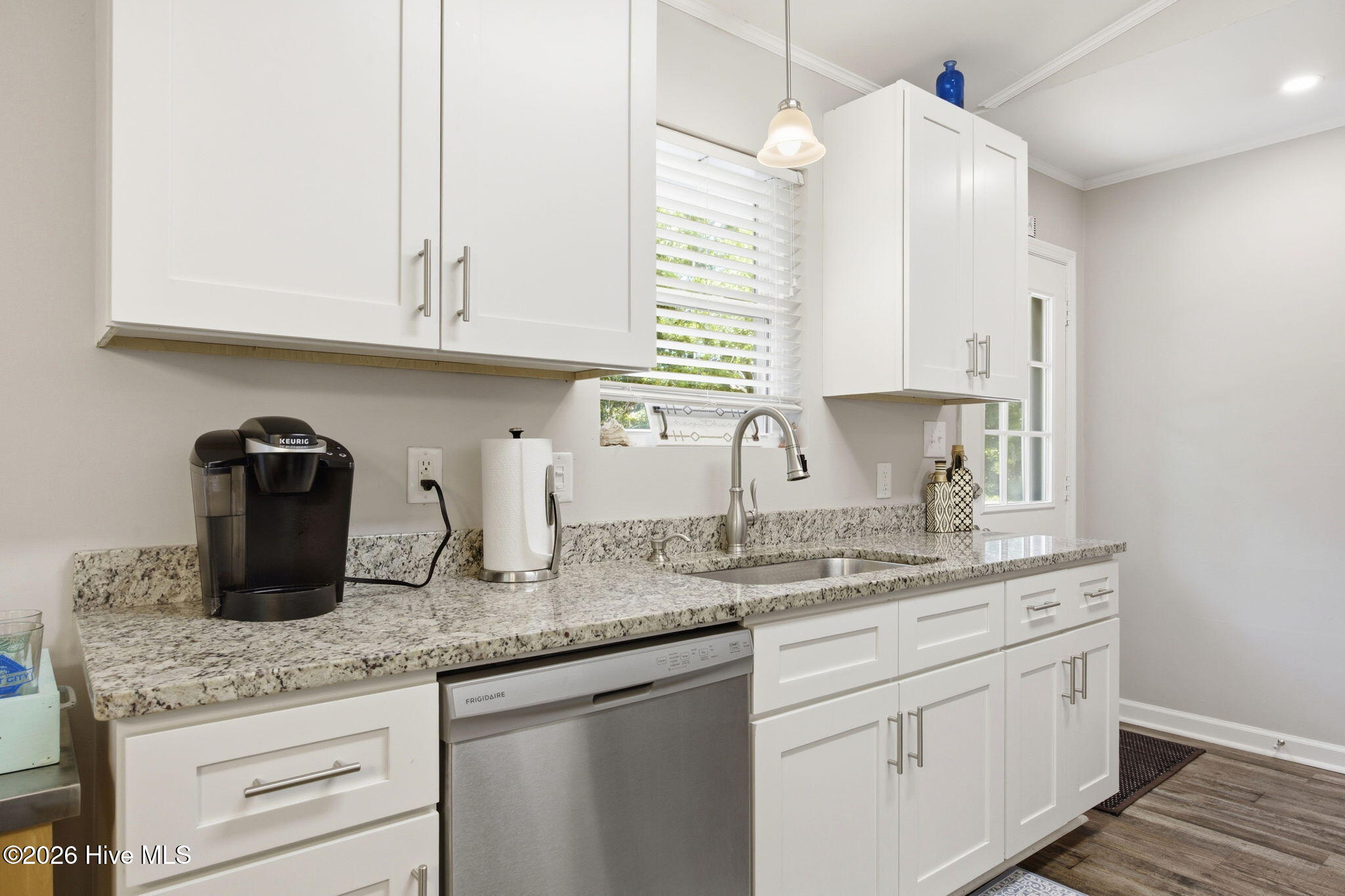 100569426 | Photo 31