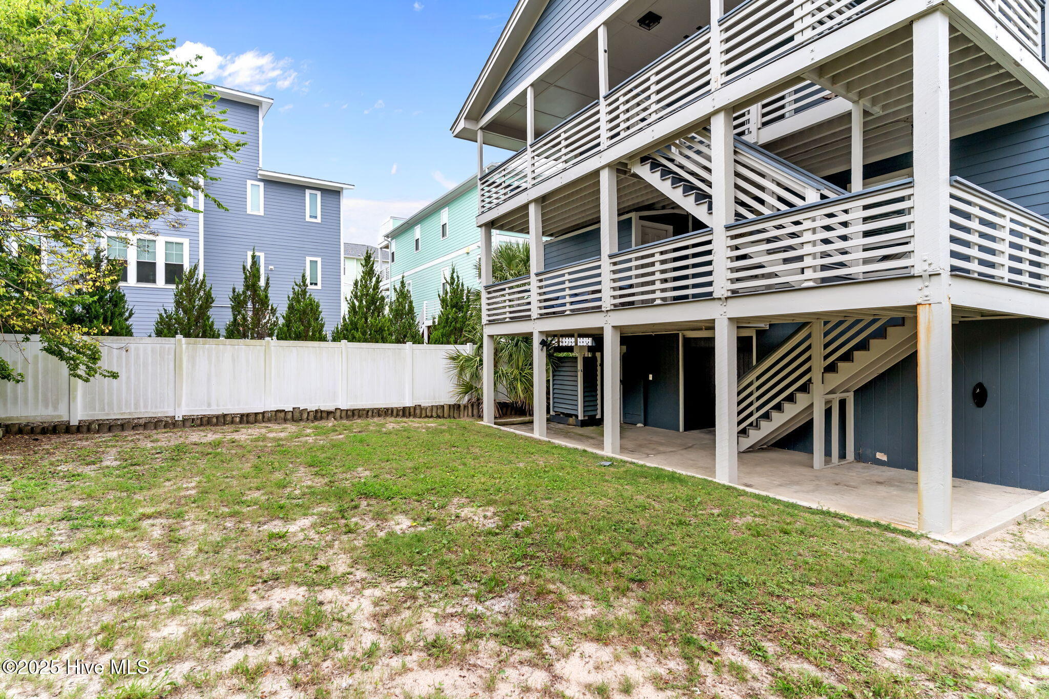 100526073 | Photo 46