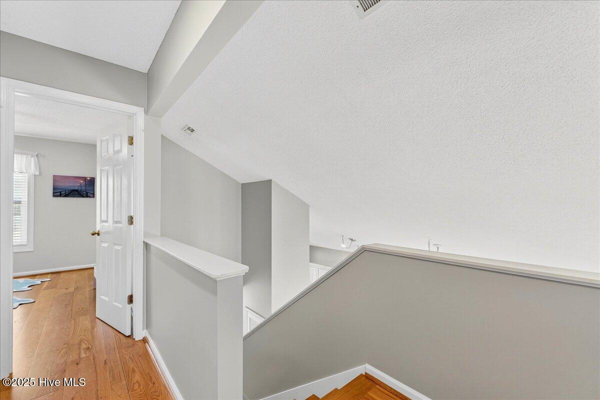 100515123 | Photo 43