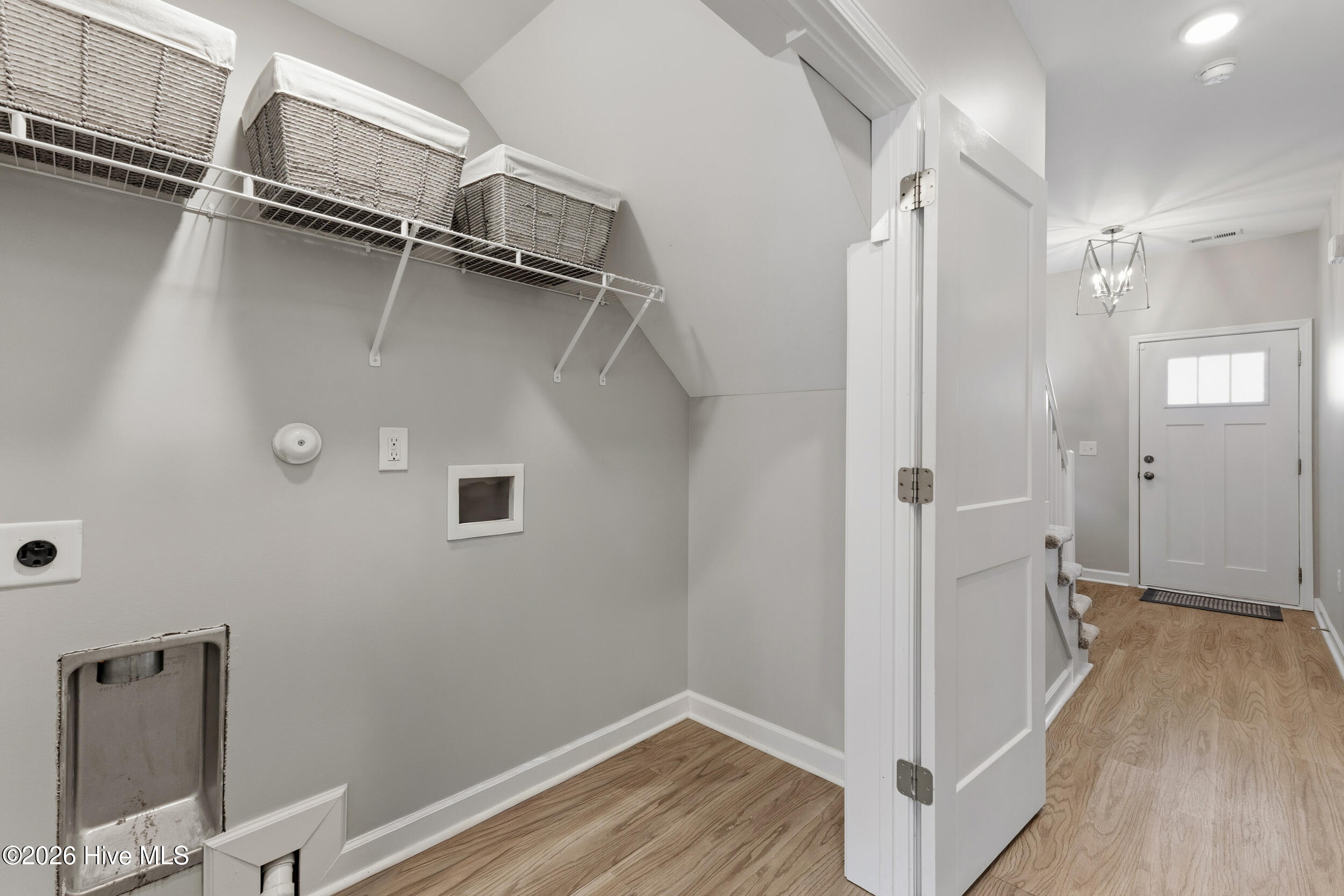 100558693 | Photo 23