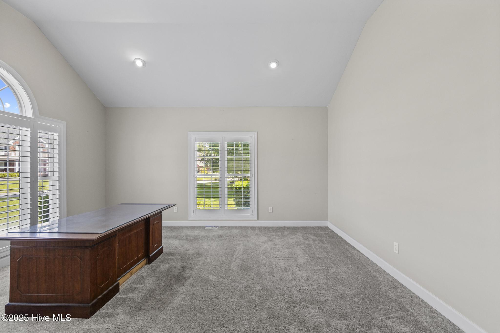 100508292 | Photo 11