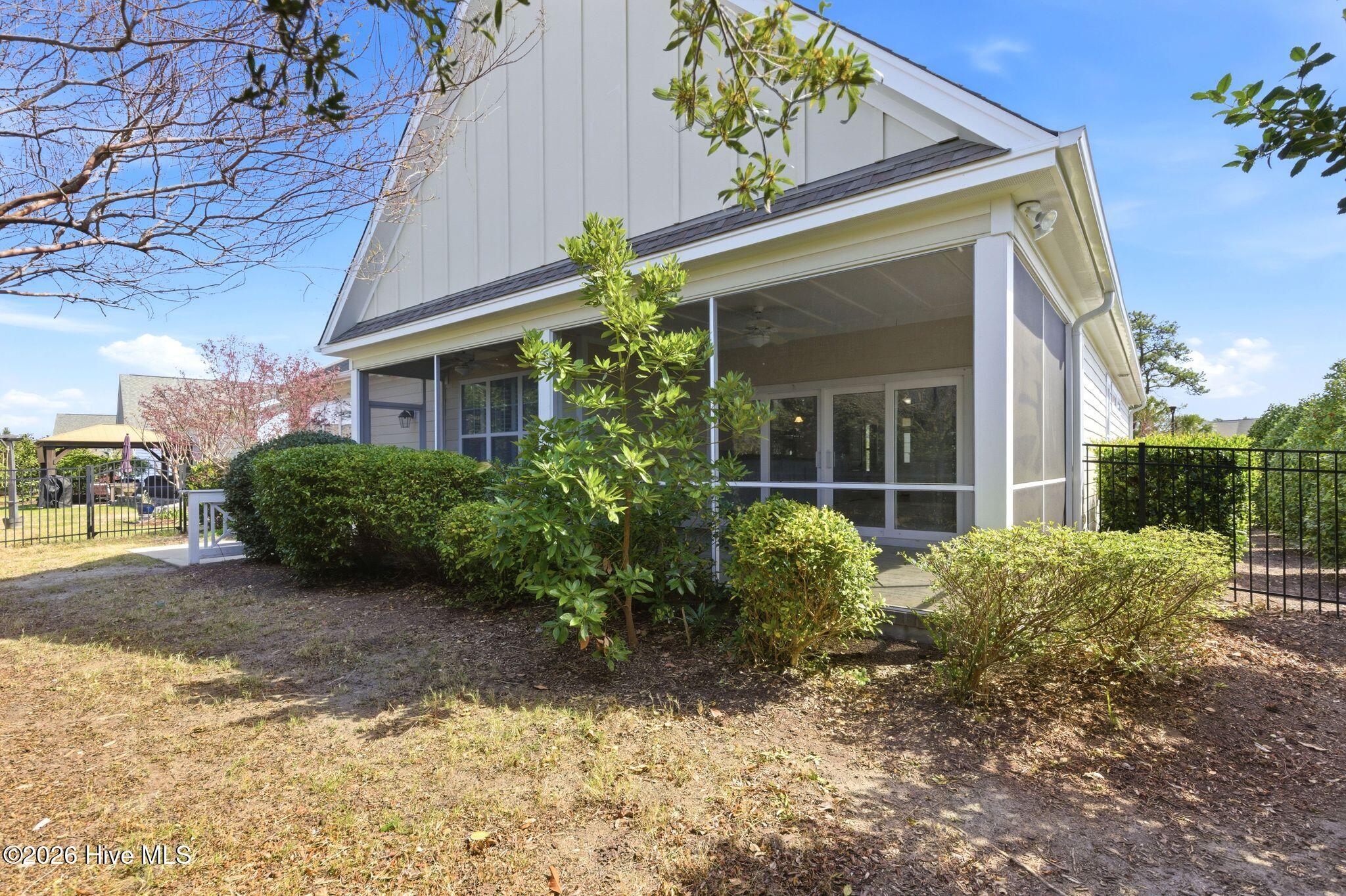 100564306 | Photo 41