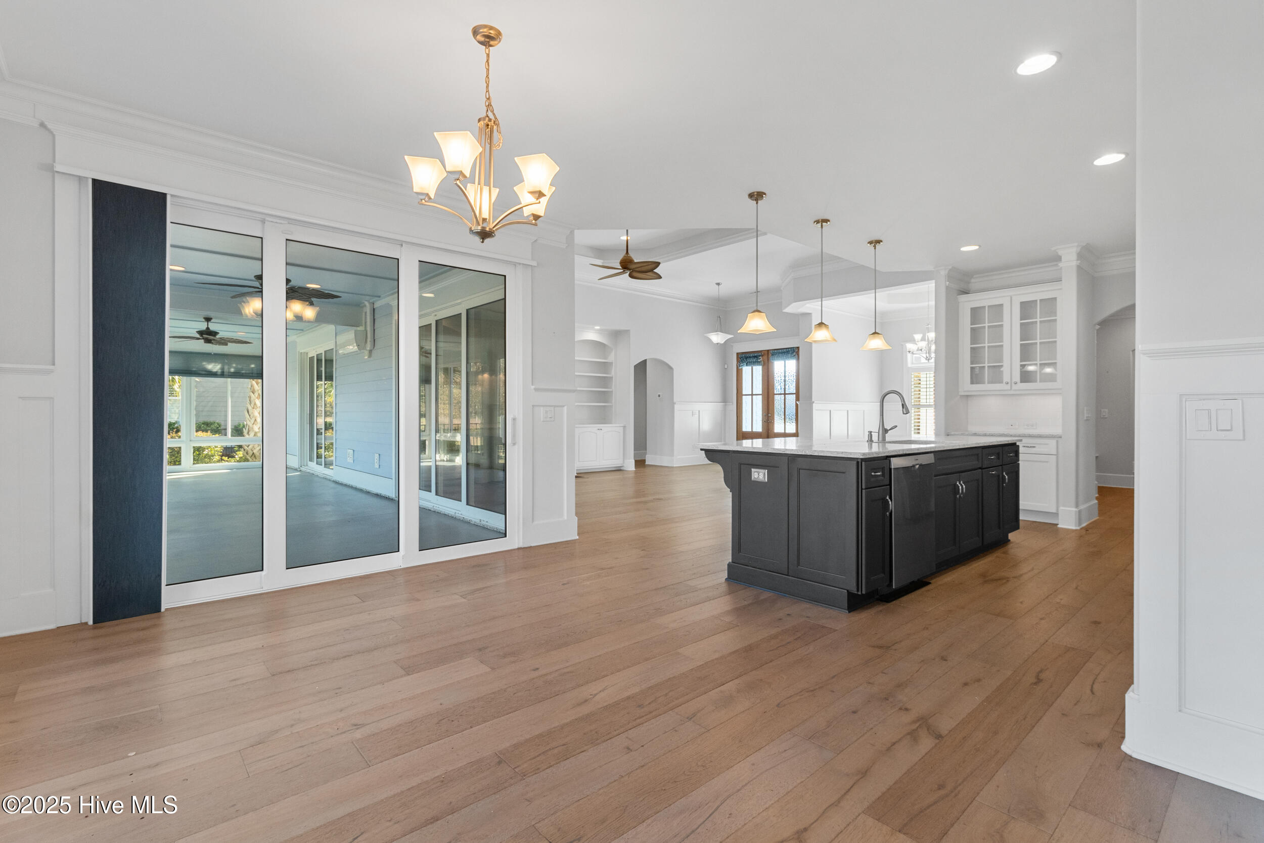 100541270 | Photo 61