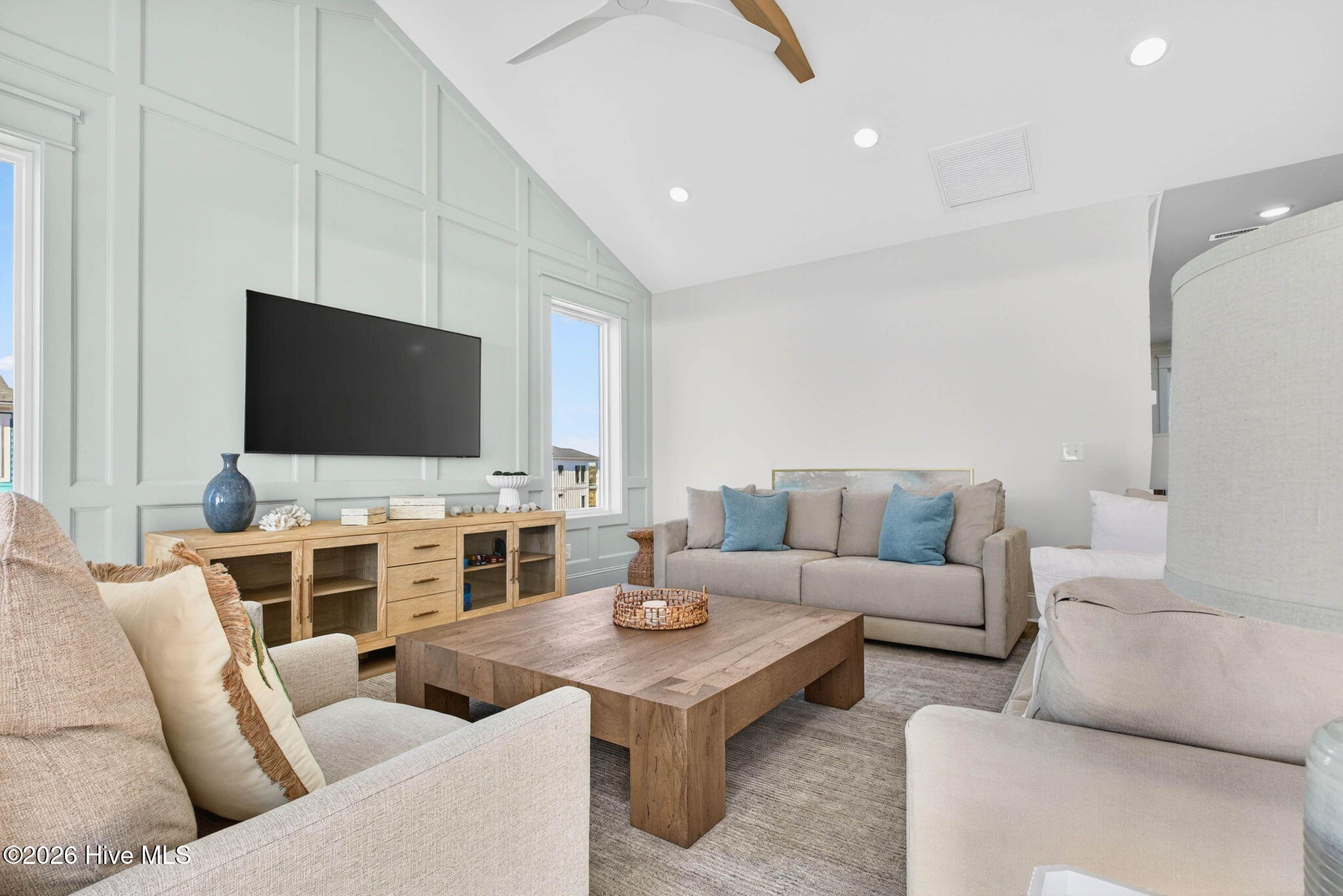 100570262 | Photo 10