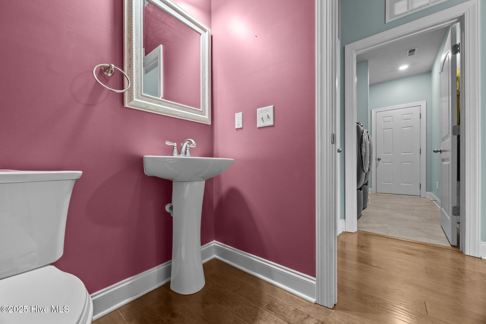 100518510 | Photo 28