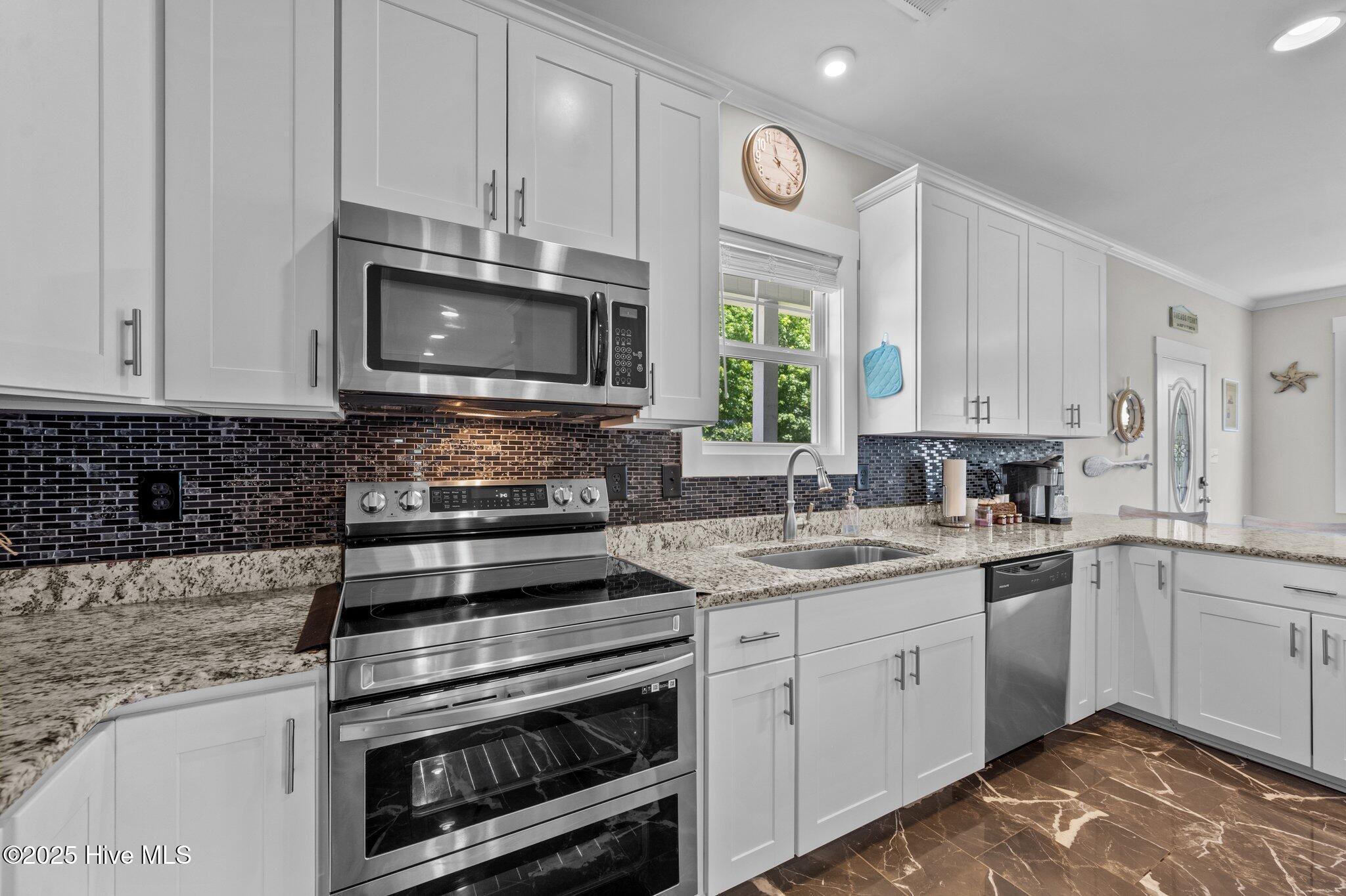 100517734 | Photo 12