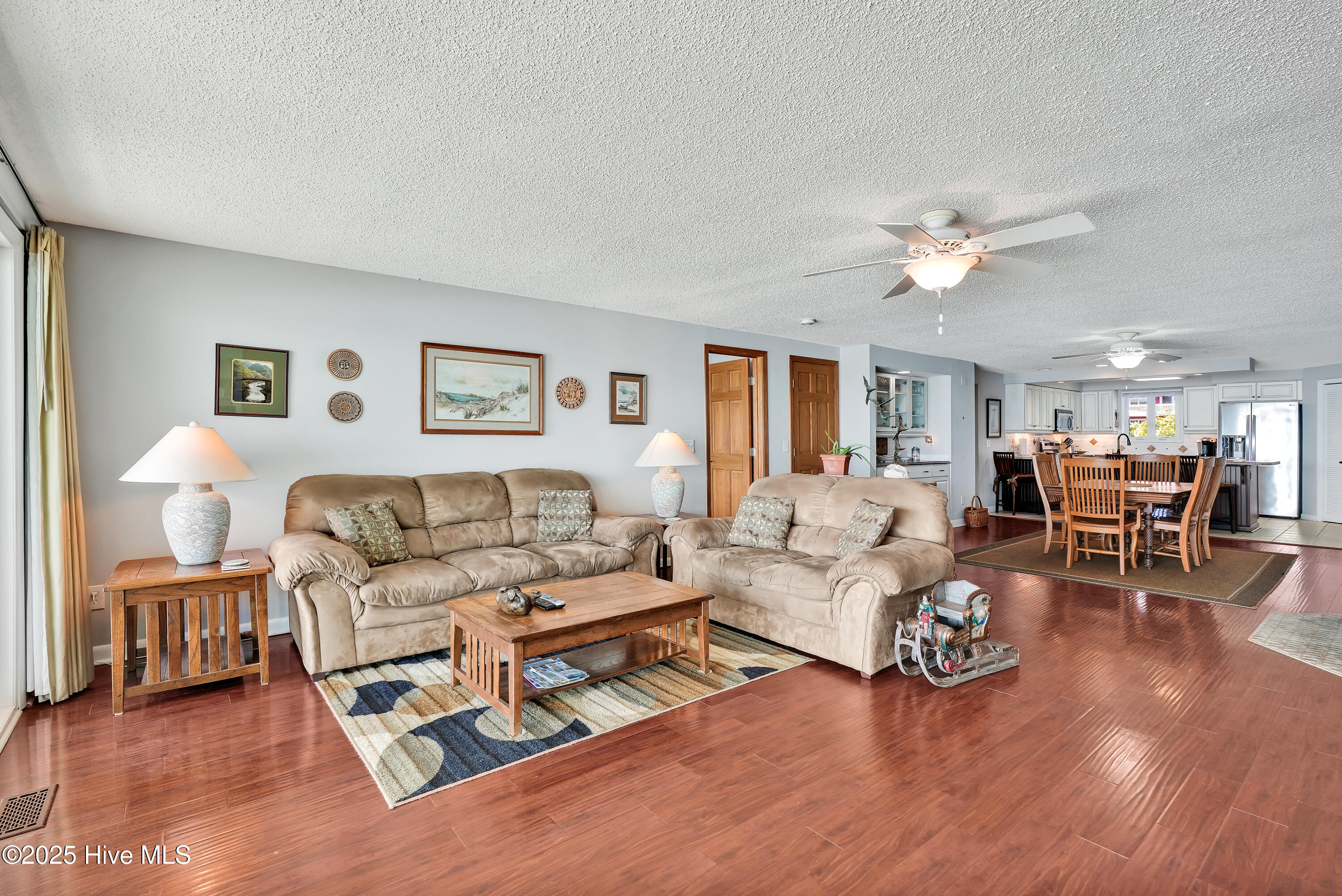 100506077 | Photo 18