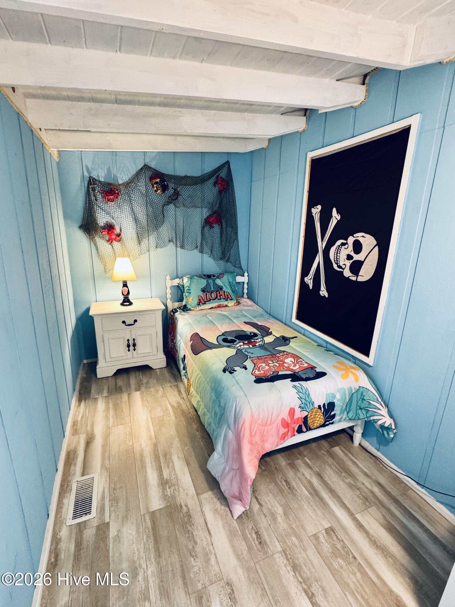 100548859 | Photo 25