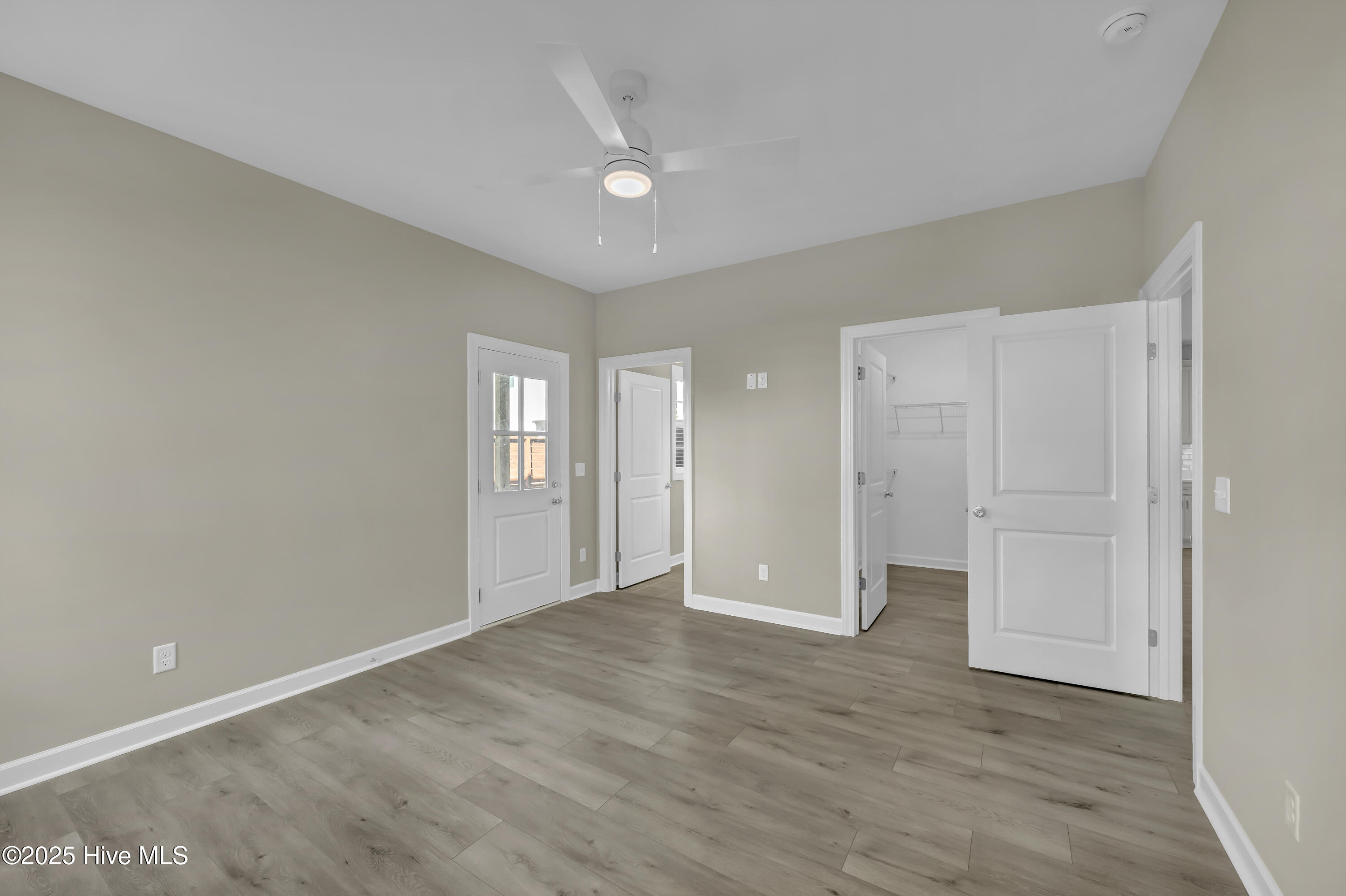 100545866 | Photo 28