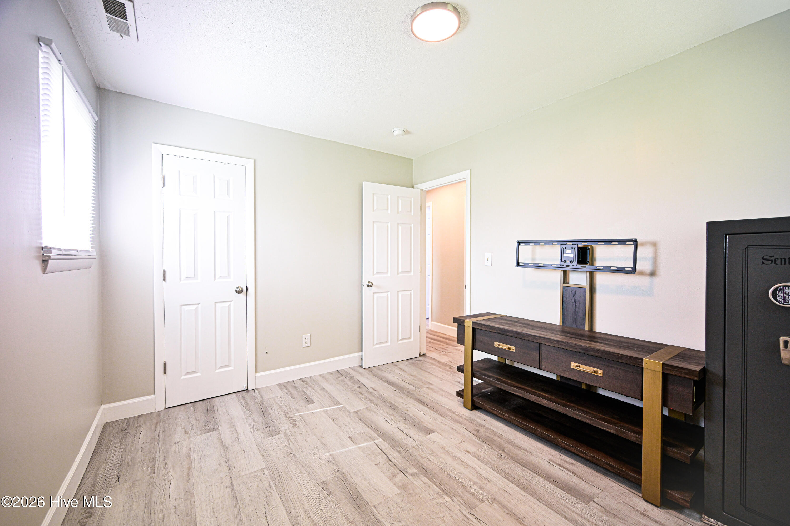 100564007 | Photo 29