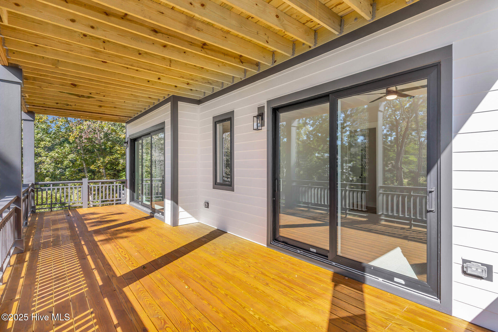 100539388 | Photo 48