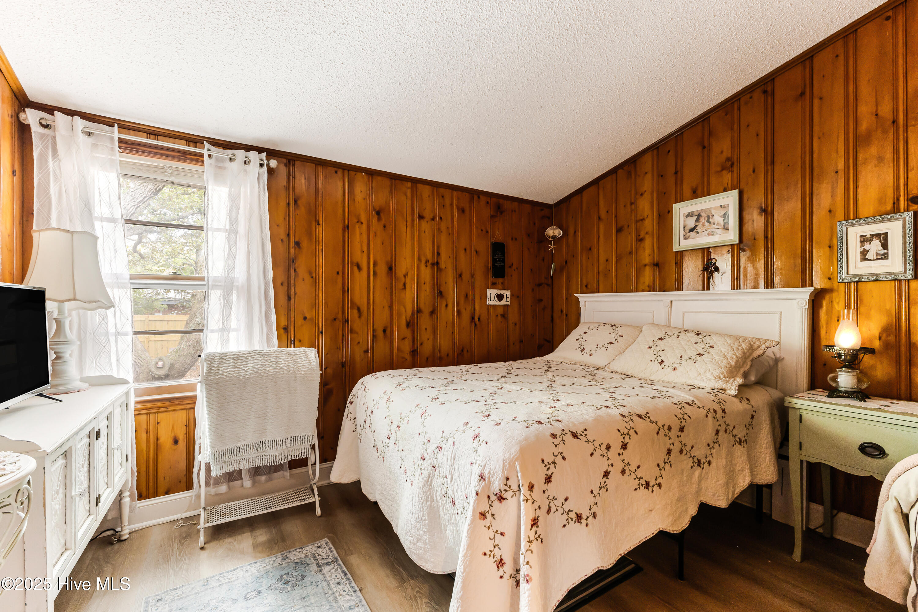 100533103 | Photo 19