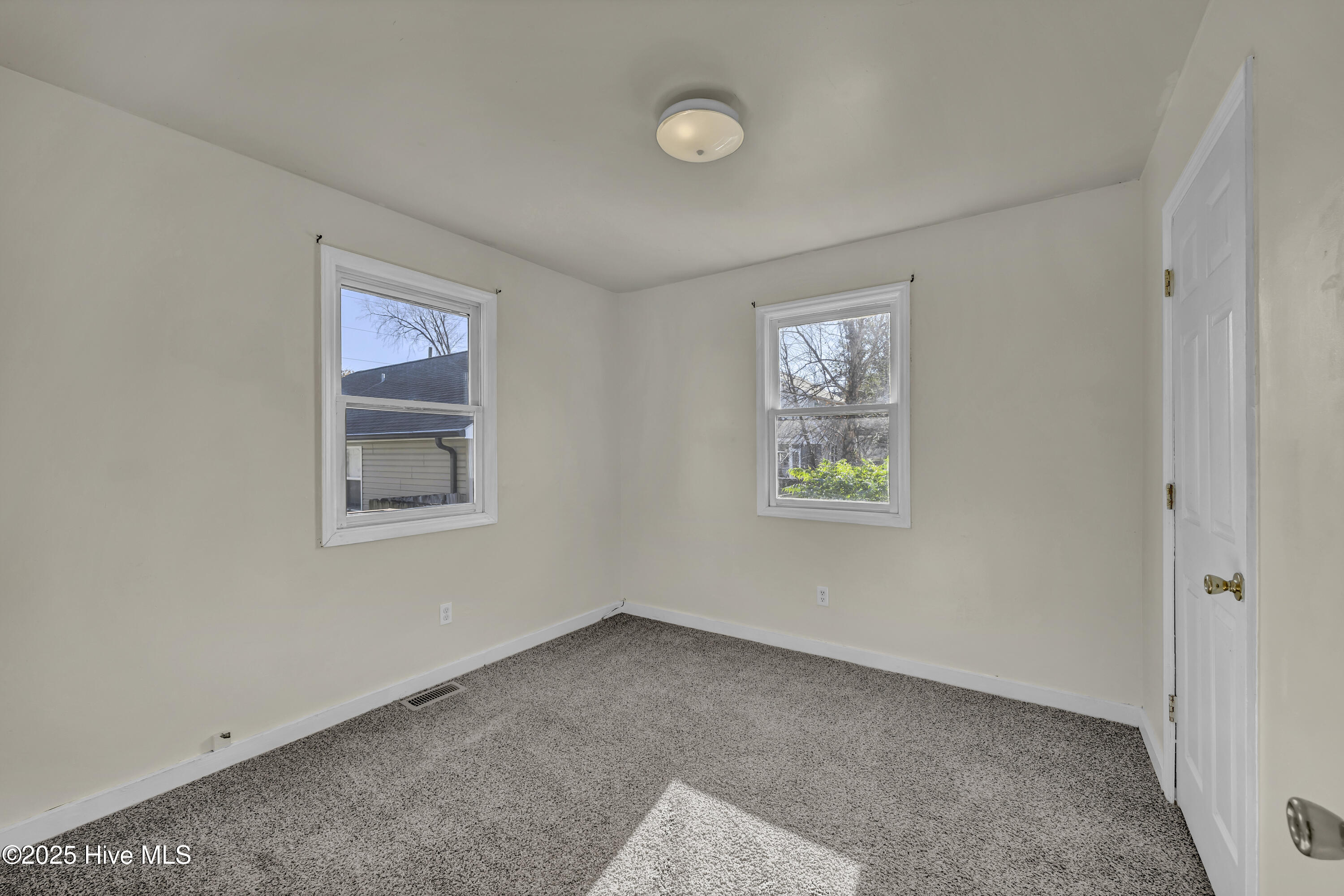 100545424 | Photo 18