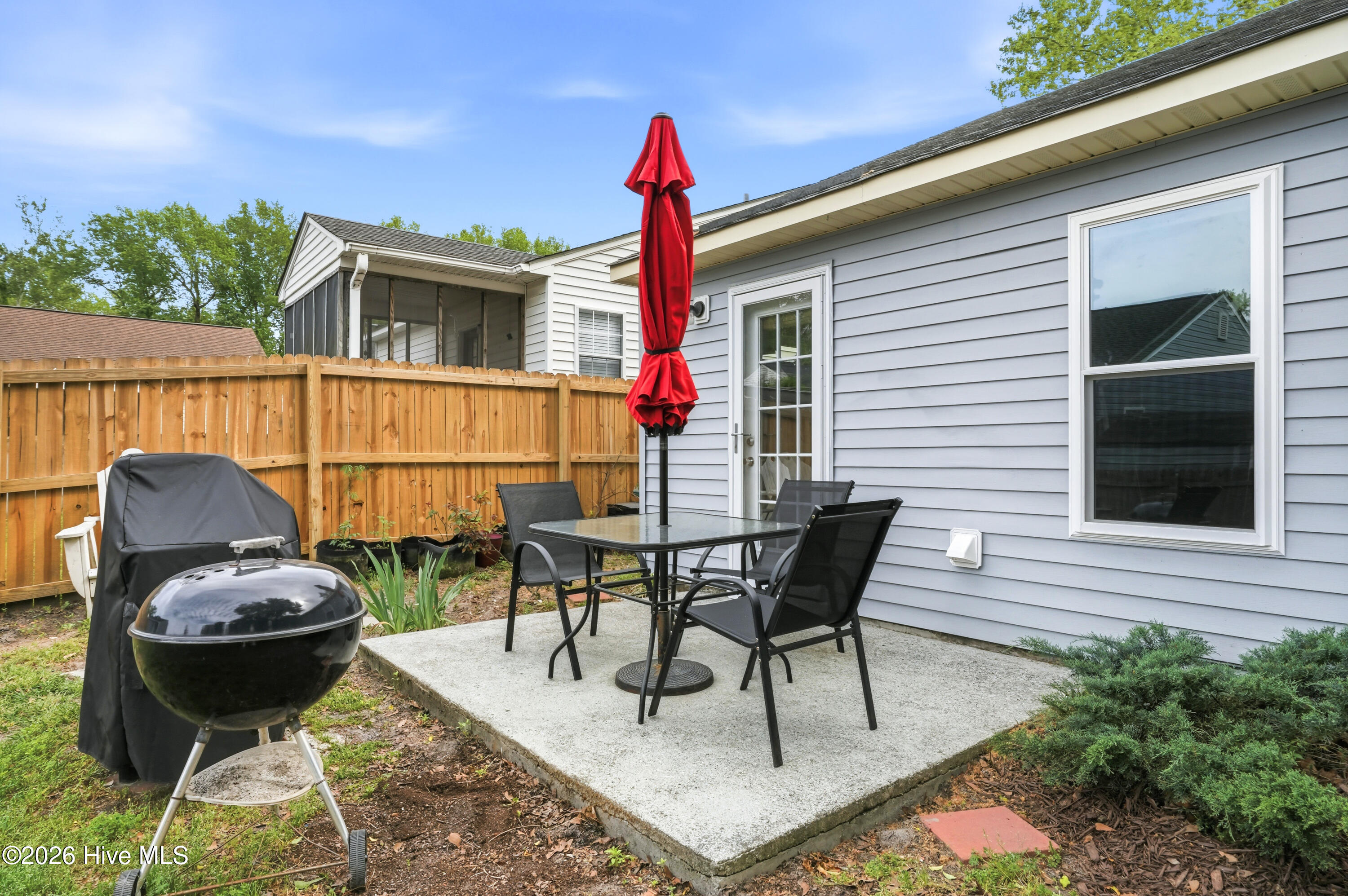 100566190 | Photo 17