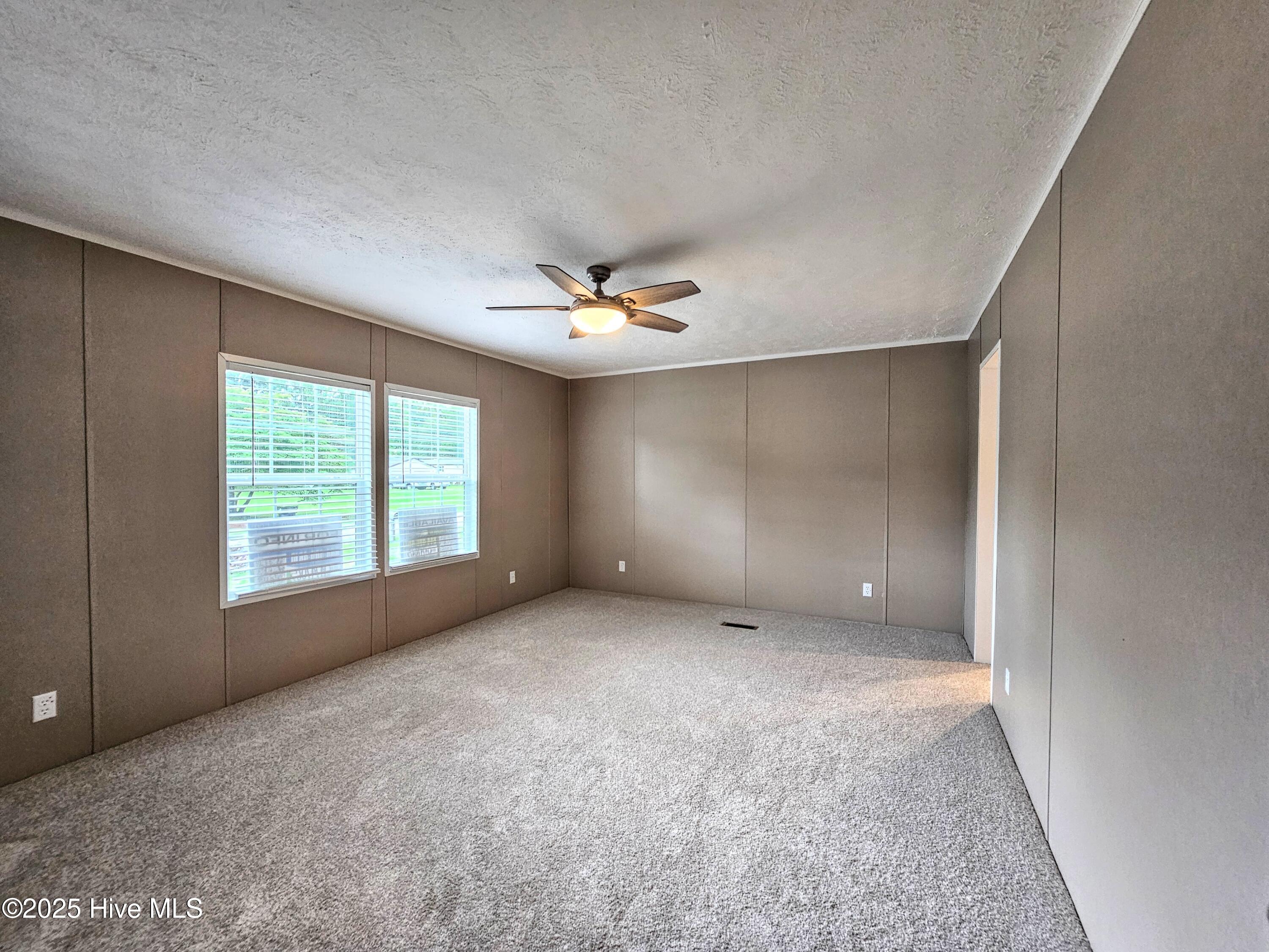 100523710 | Photo 10