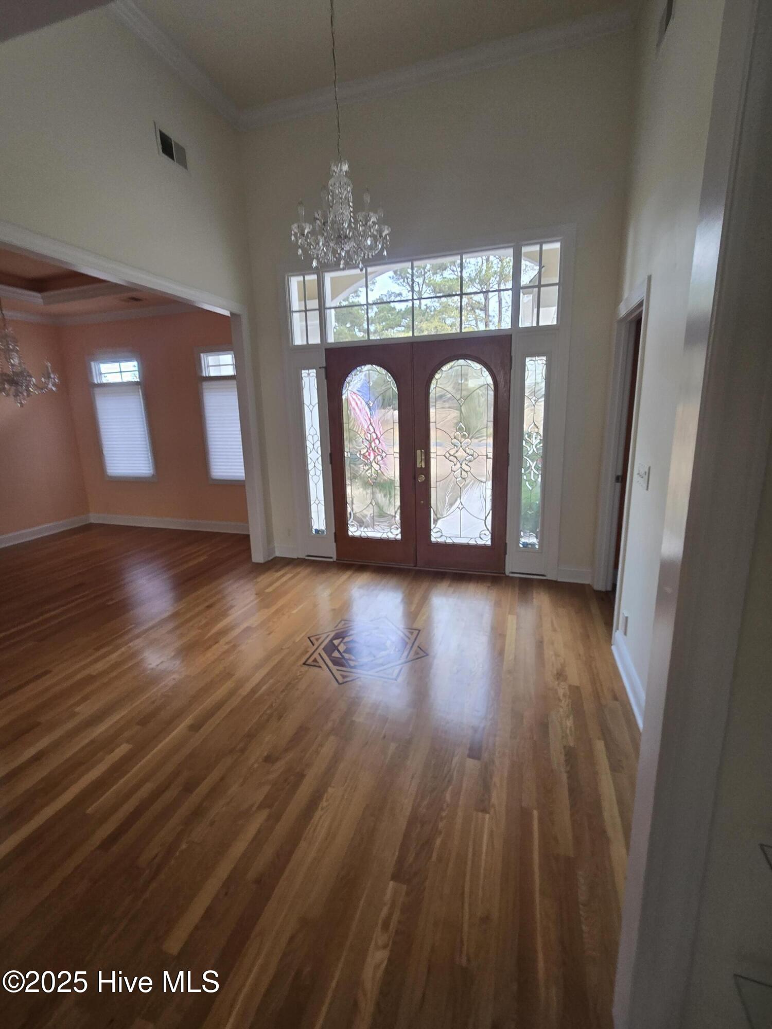 100545211 | Photo 16