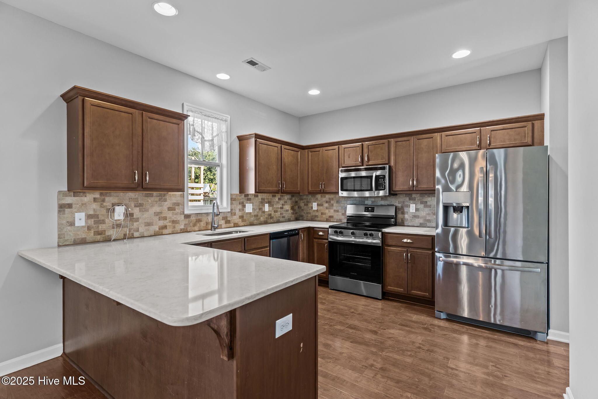 100536530 | Photo 16