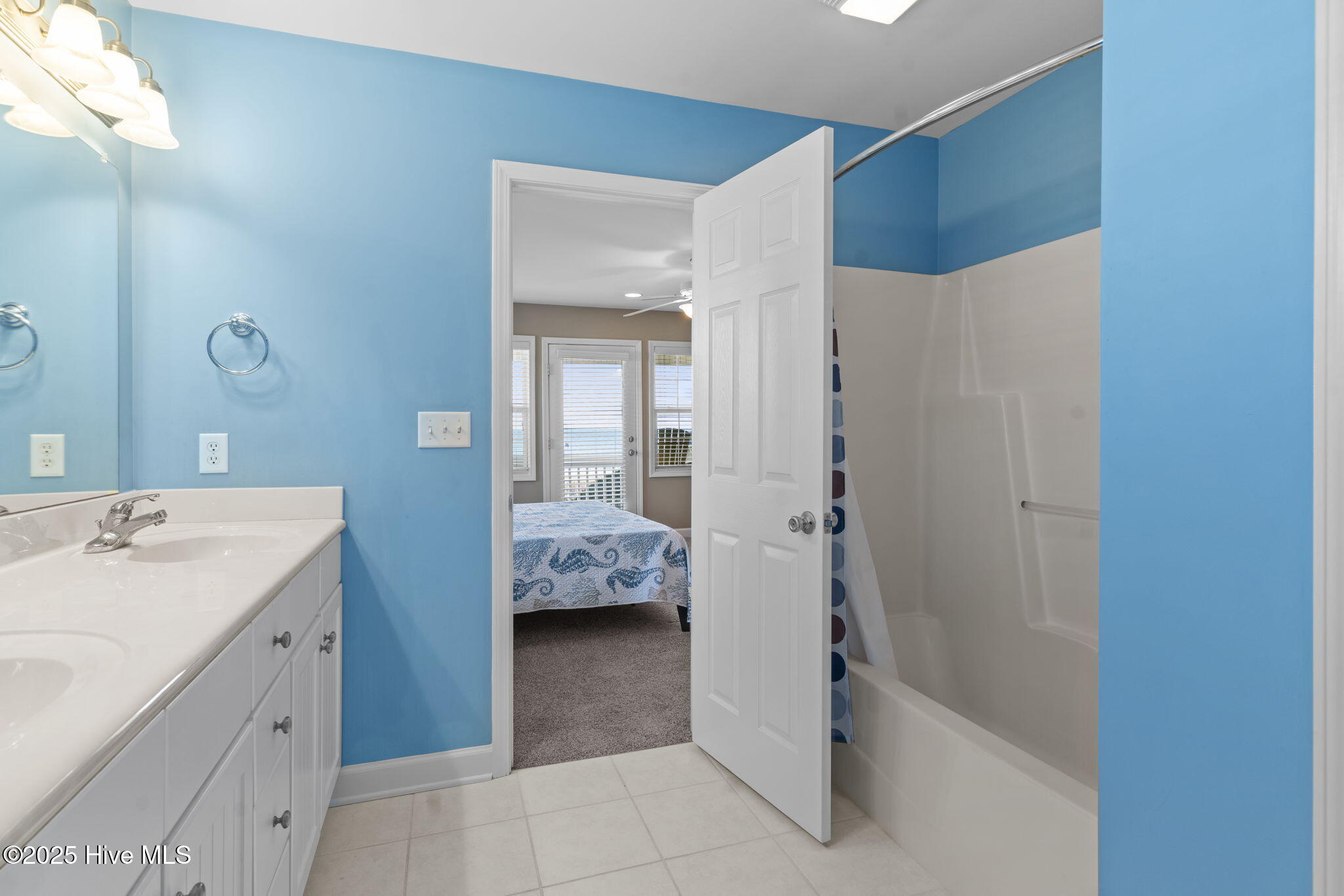 100544912 | Photo 45