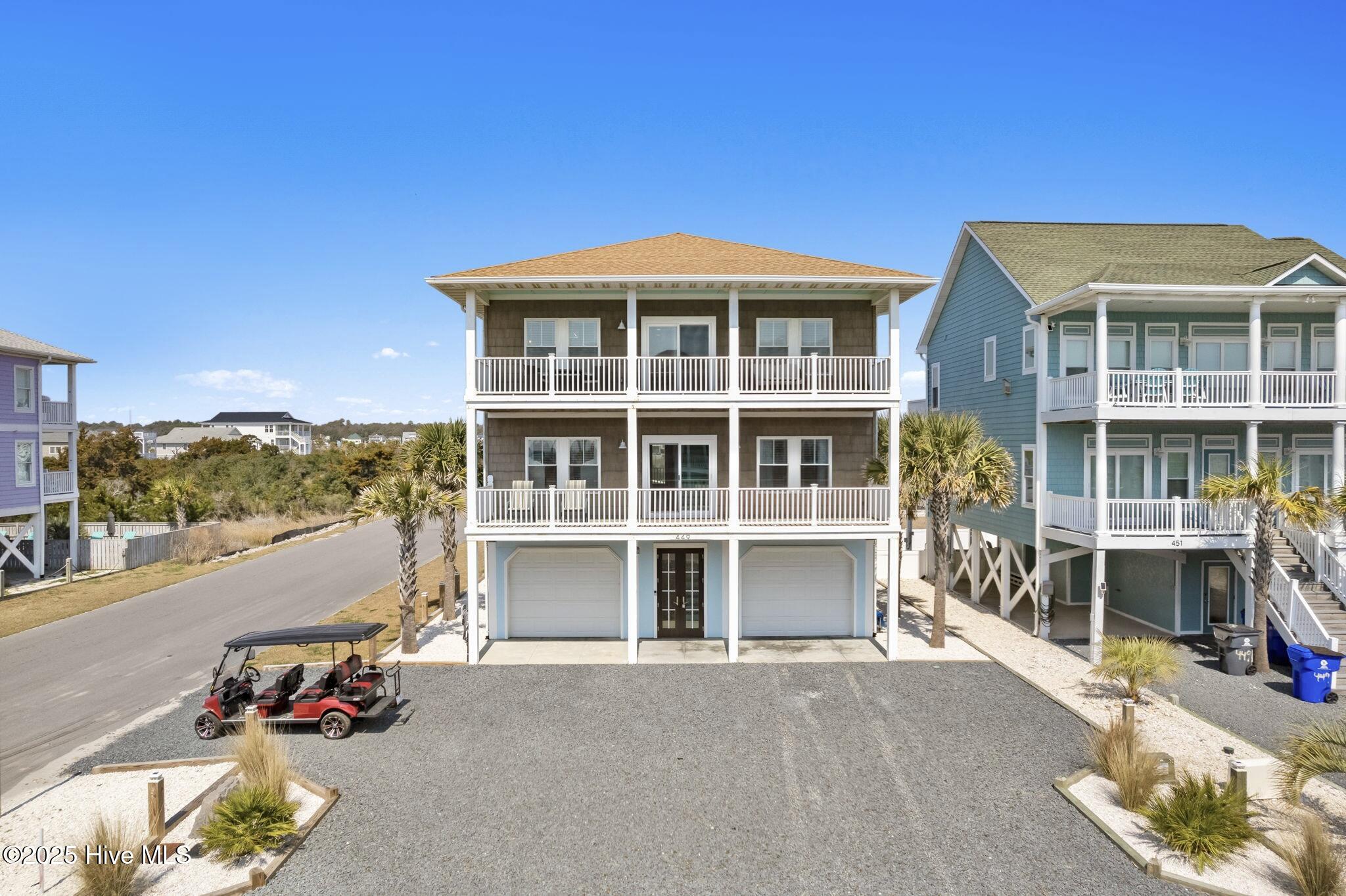 100495043 | Photo 64