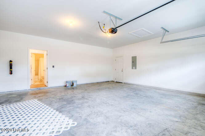 100563707 | Photo 47