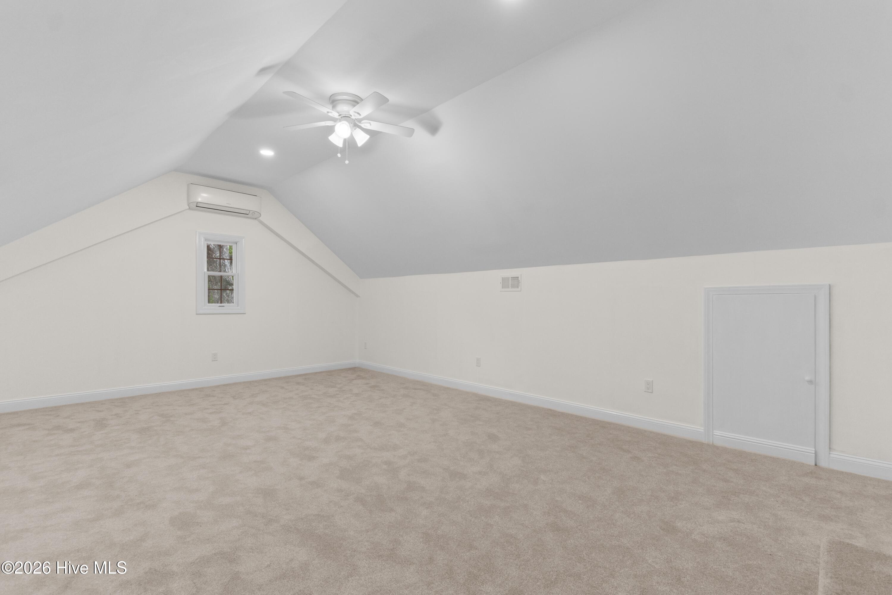 100569260 | Photo 34