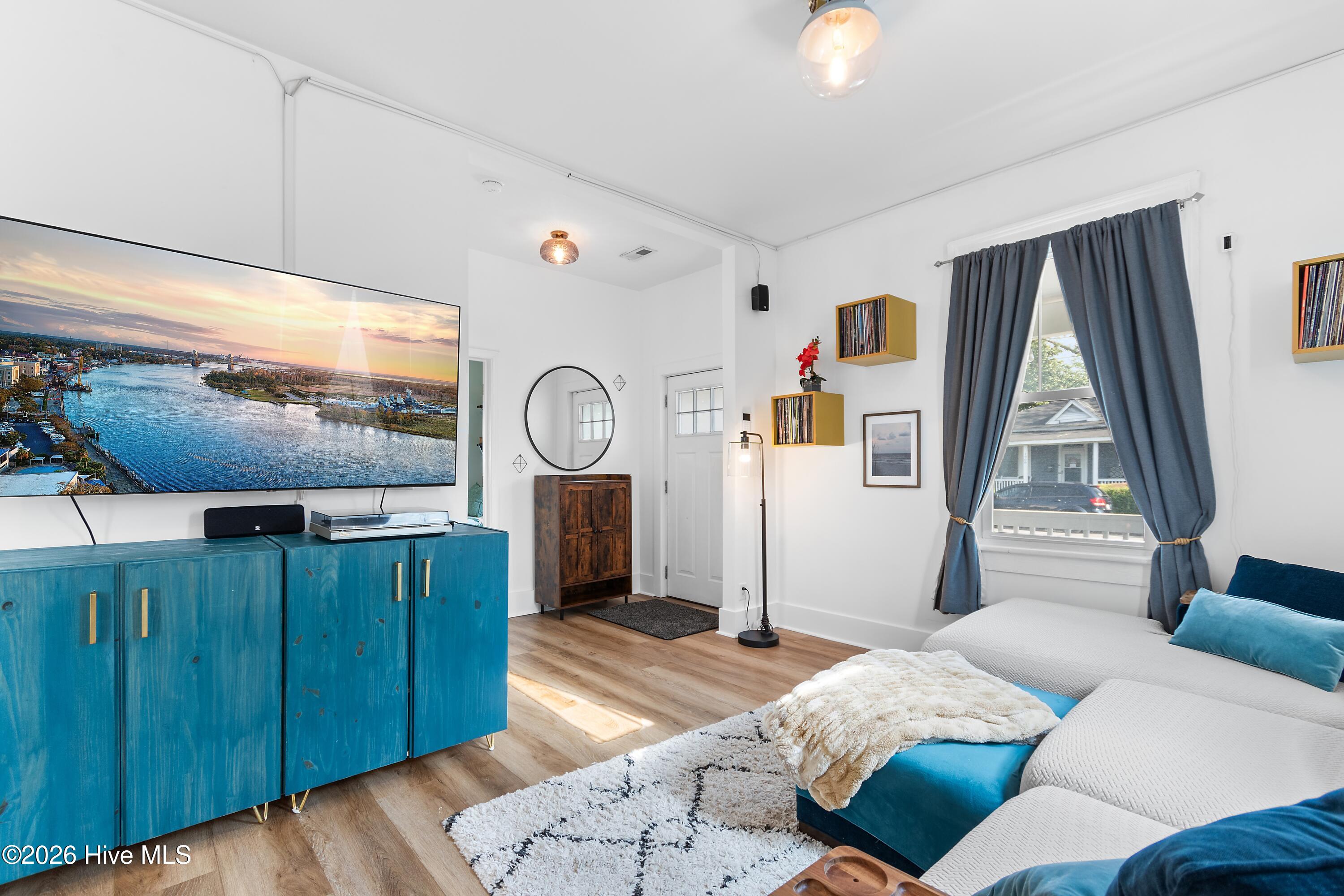 100568086 | Photo 11