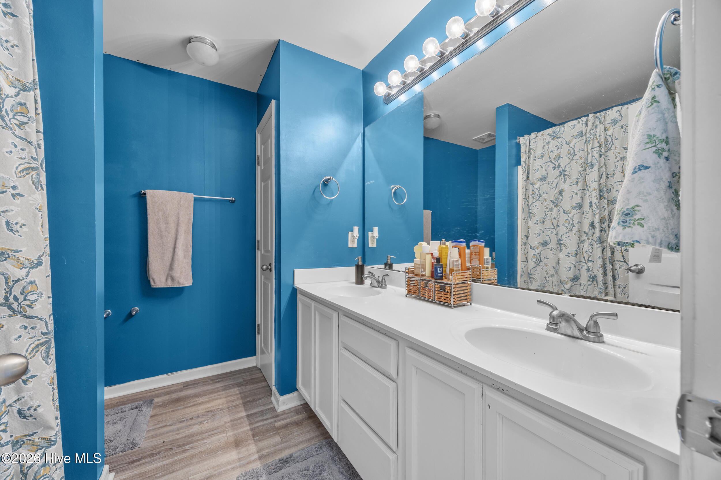 100570282 | Photo 10