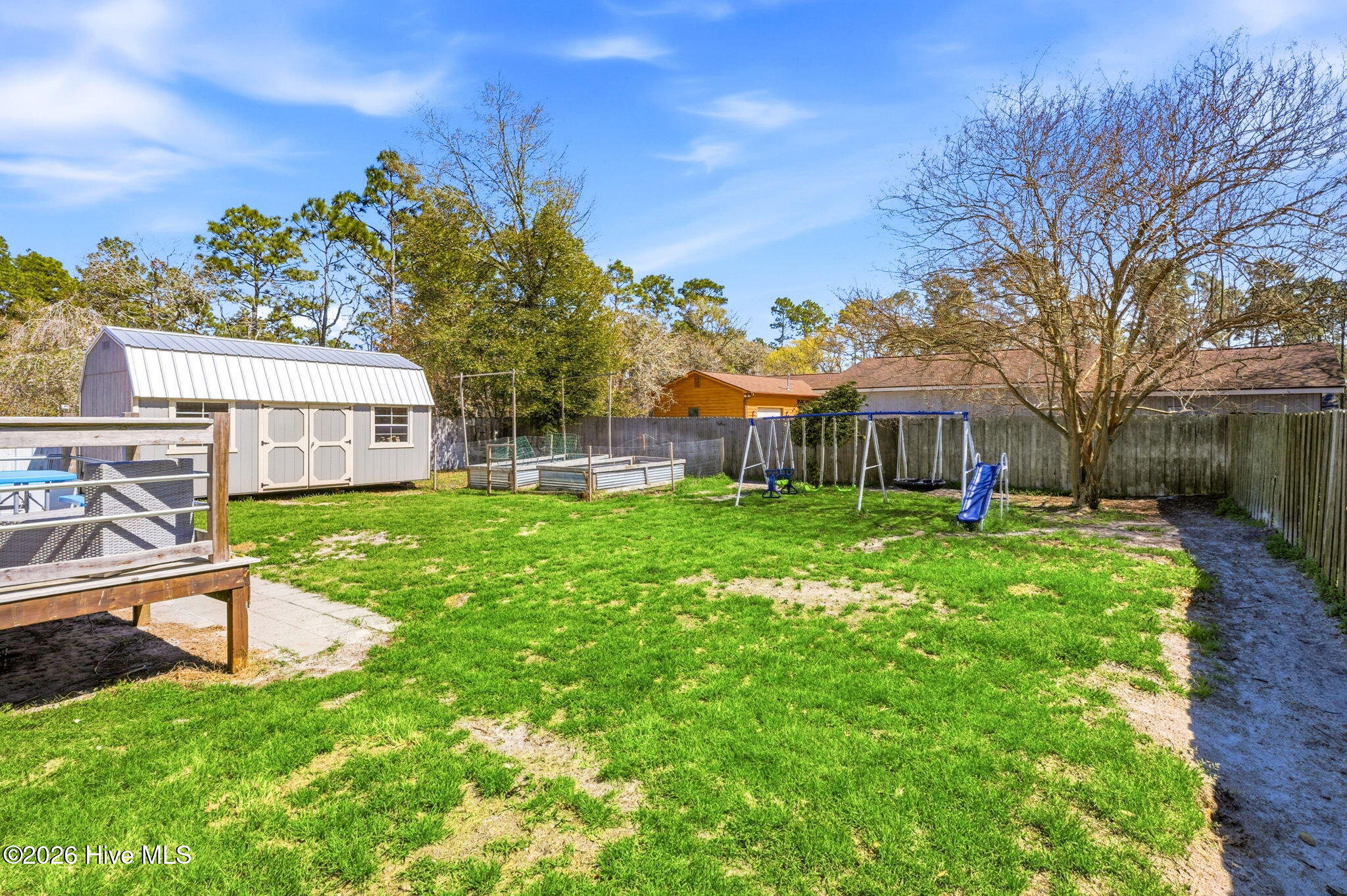 100561818 | Photo 22