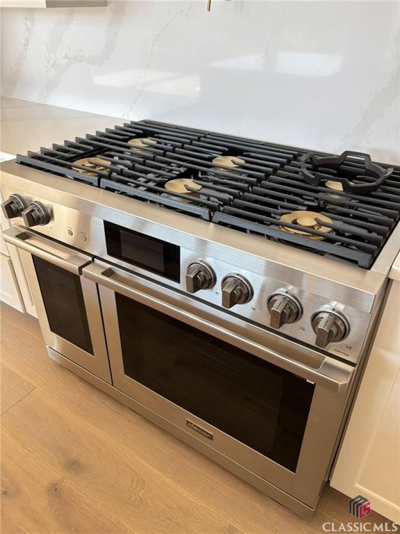 Kitchen - High End Dacor Range