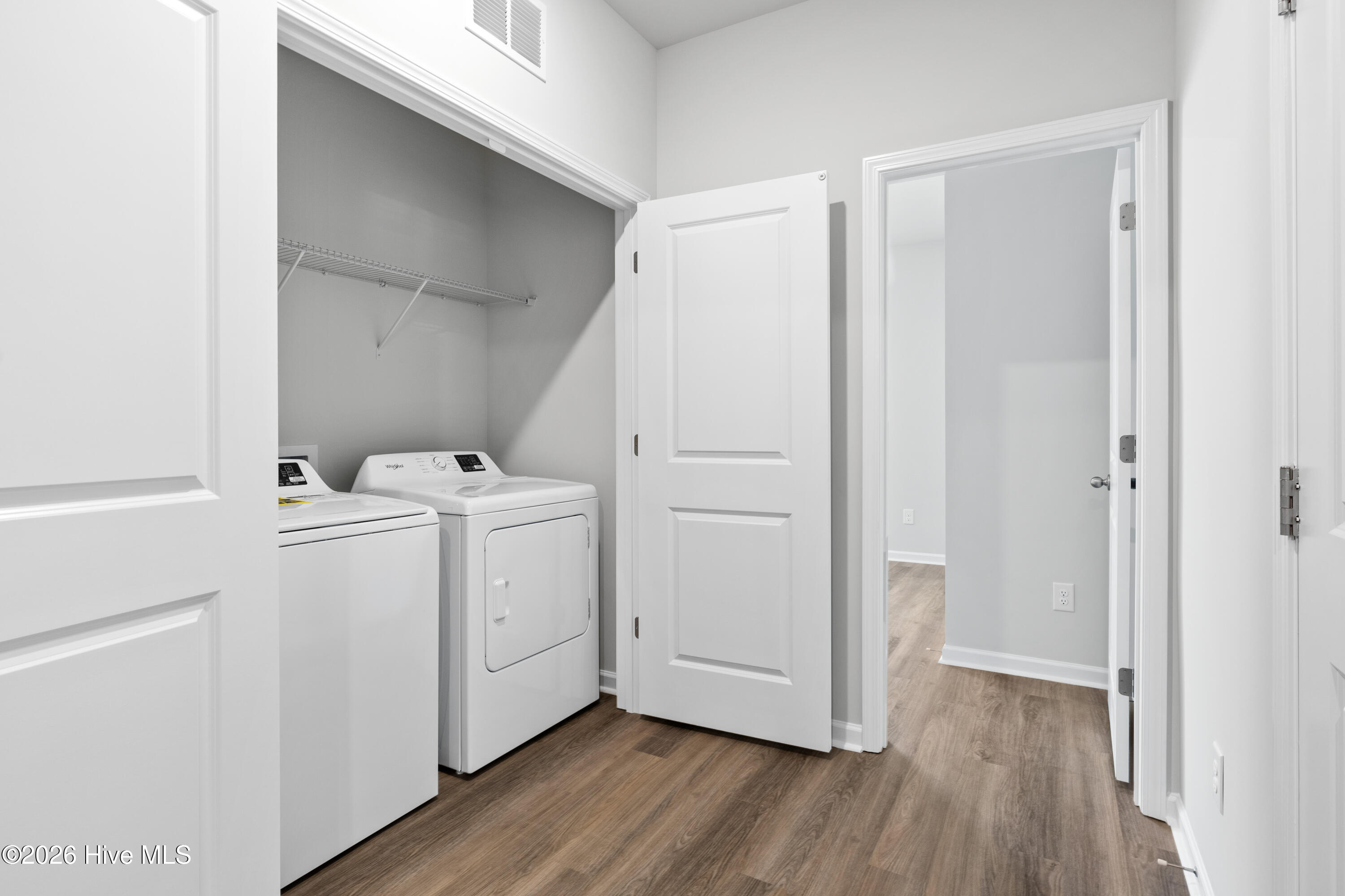 100534400 | Photo 33