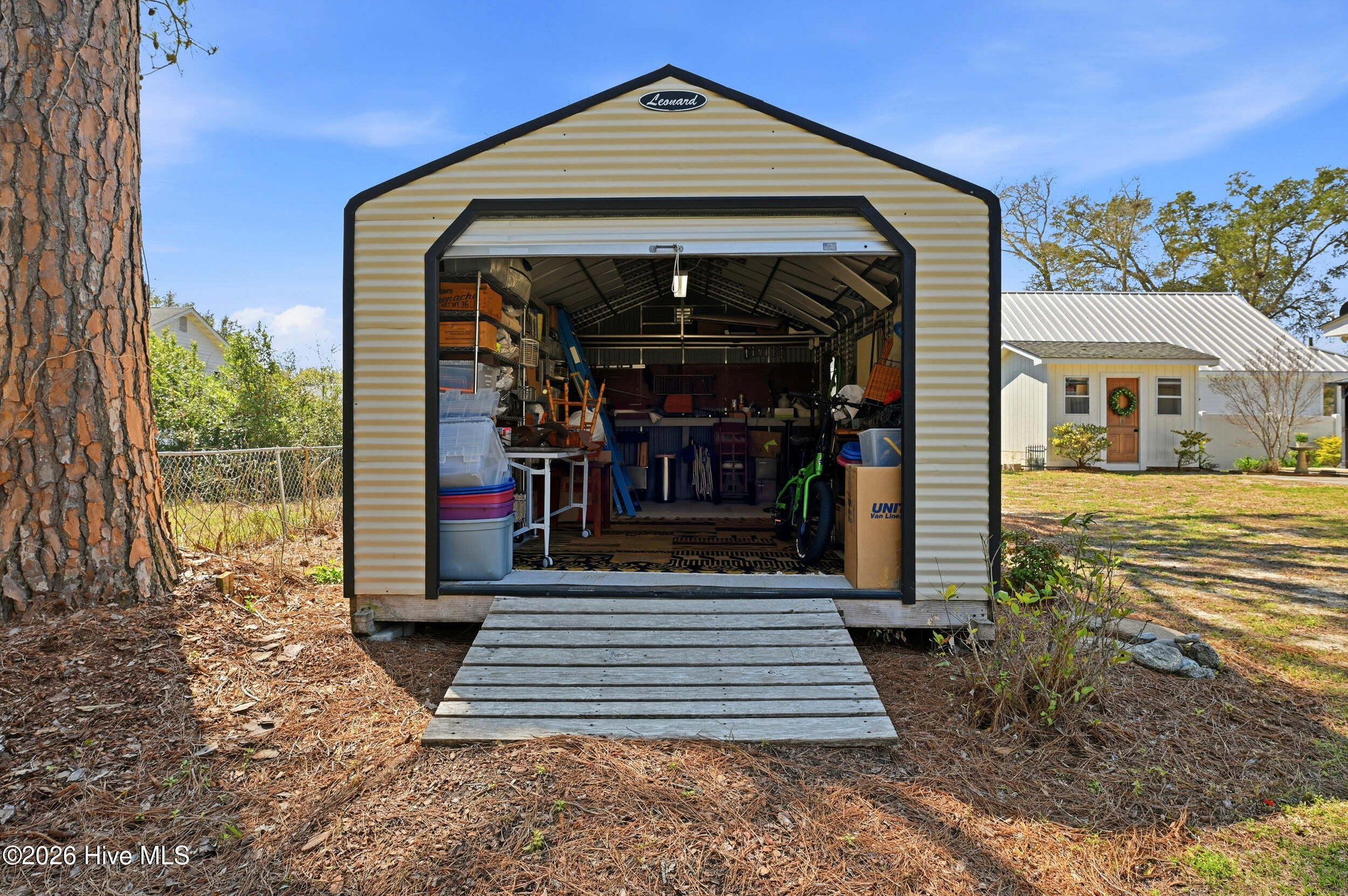 100570502 | Photo 39