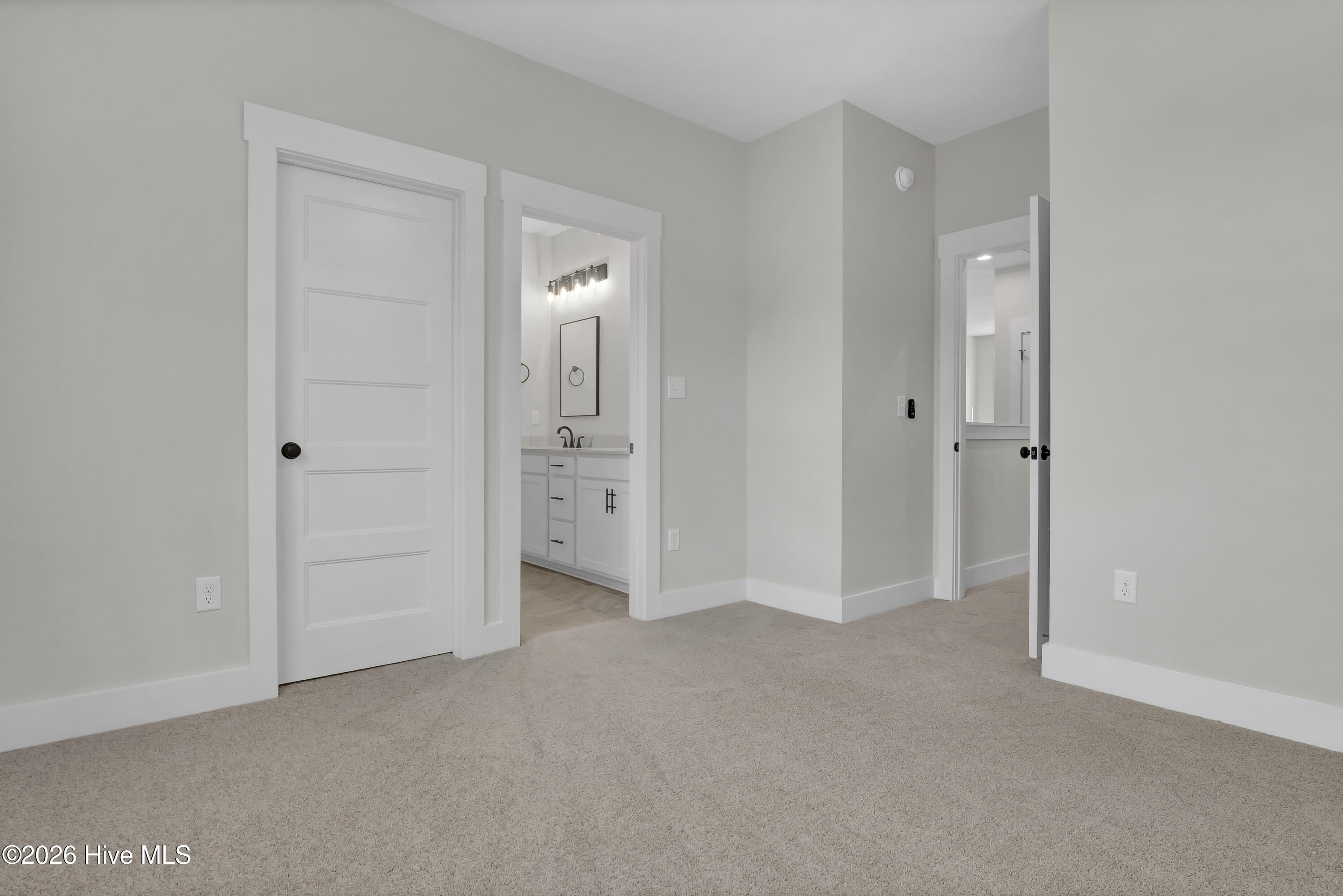 100553598 | Photo 27