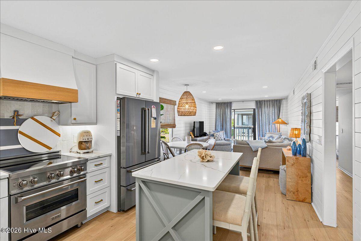 100591884 | Photo 3