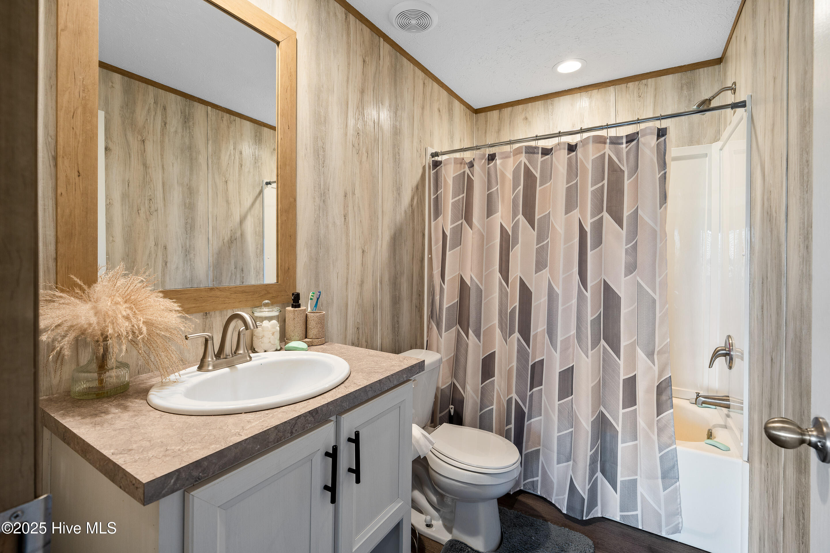 100541074 | Photo 22