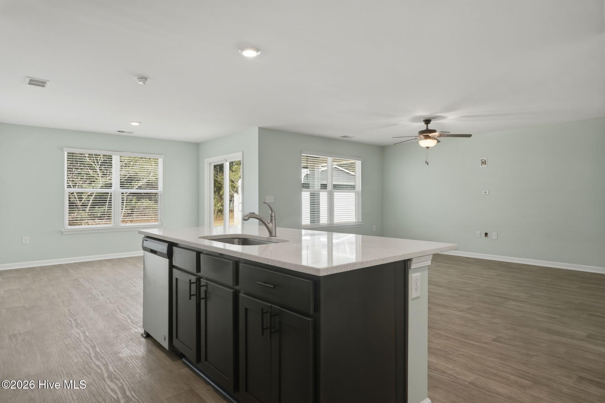 100558624 | Photo 25