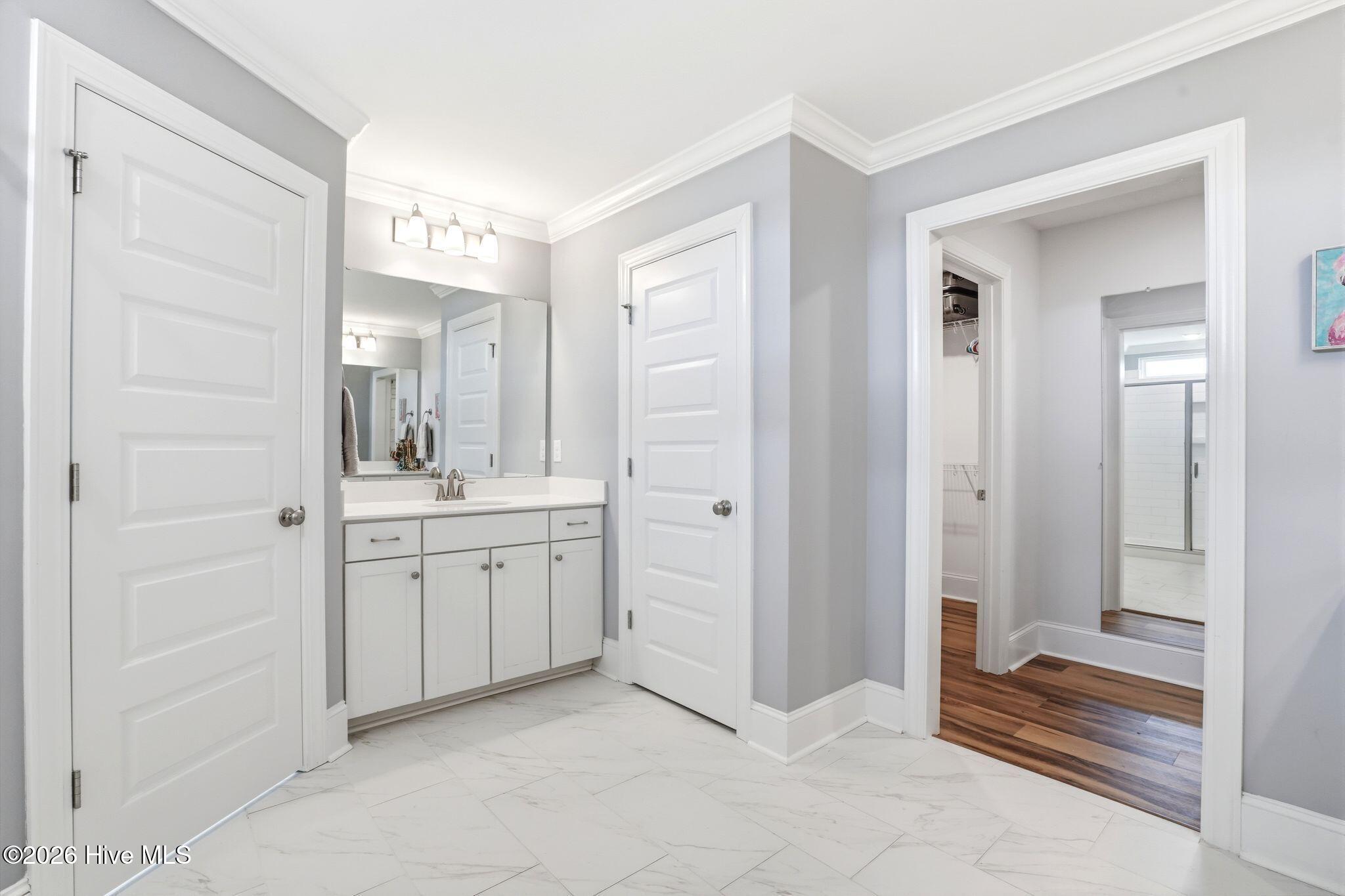 100563287 | Photo 57